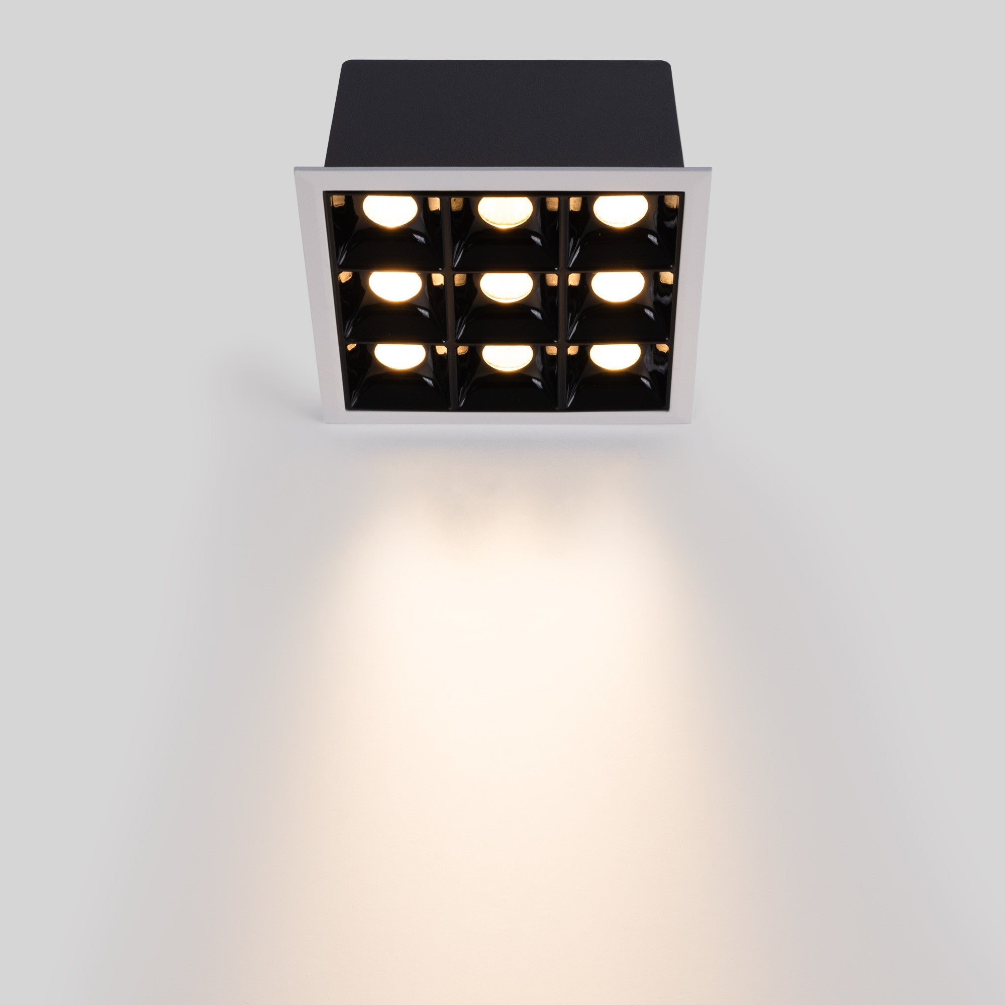 Downlight LED cuadrado empotrable 18W - 9 Focos - UGR18 - CRI90 - Chip OSRAM