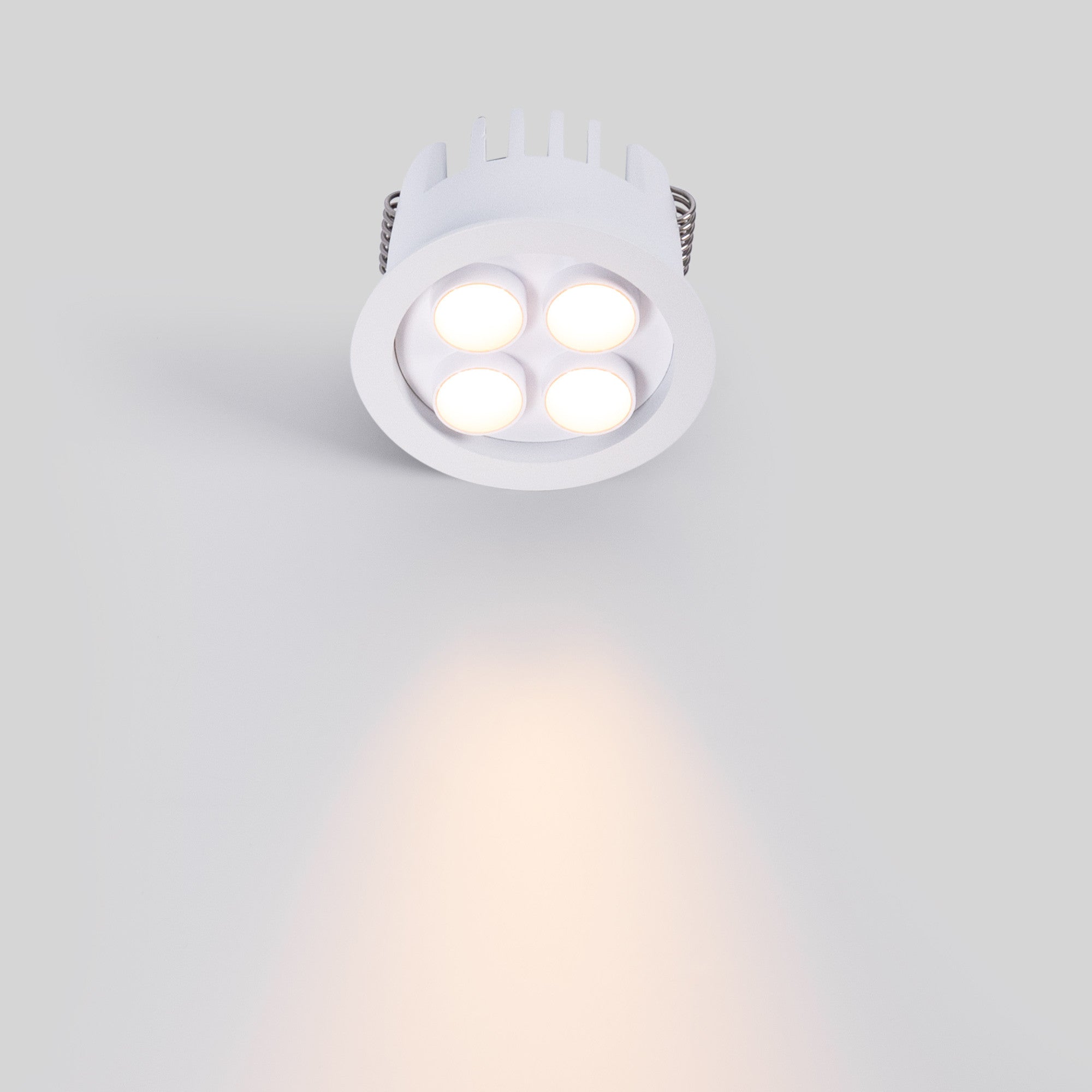 Downlight LED empotrable circular 8W - Chip Osram - UGR18 - Corte Ø 58mm