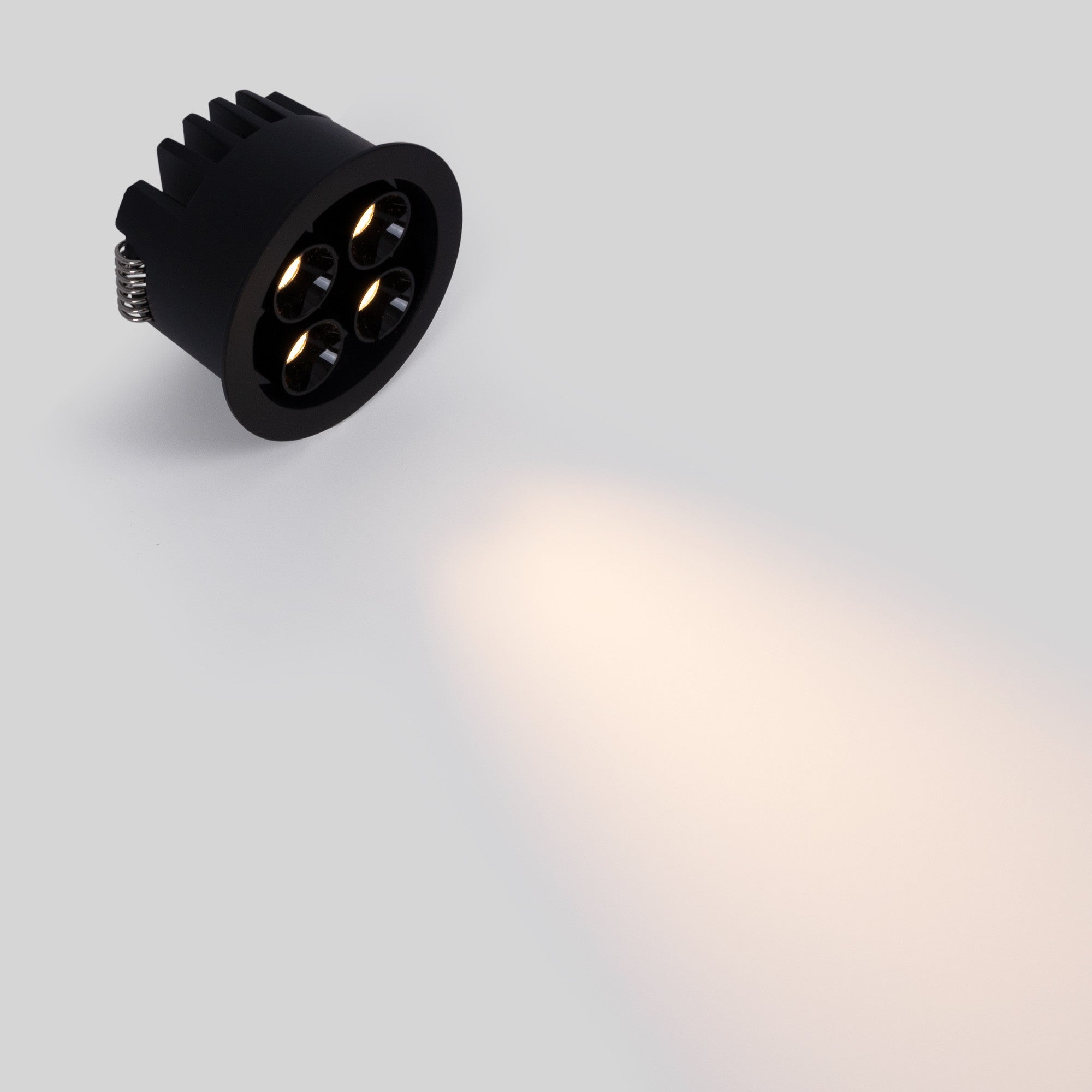 Downlight LED empotrable circular 8W - Chip Osram - UGR18 - Corte Ø 58mm