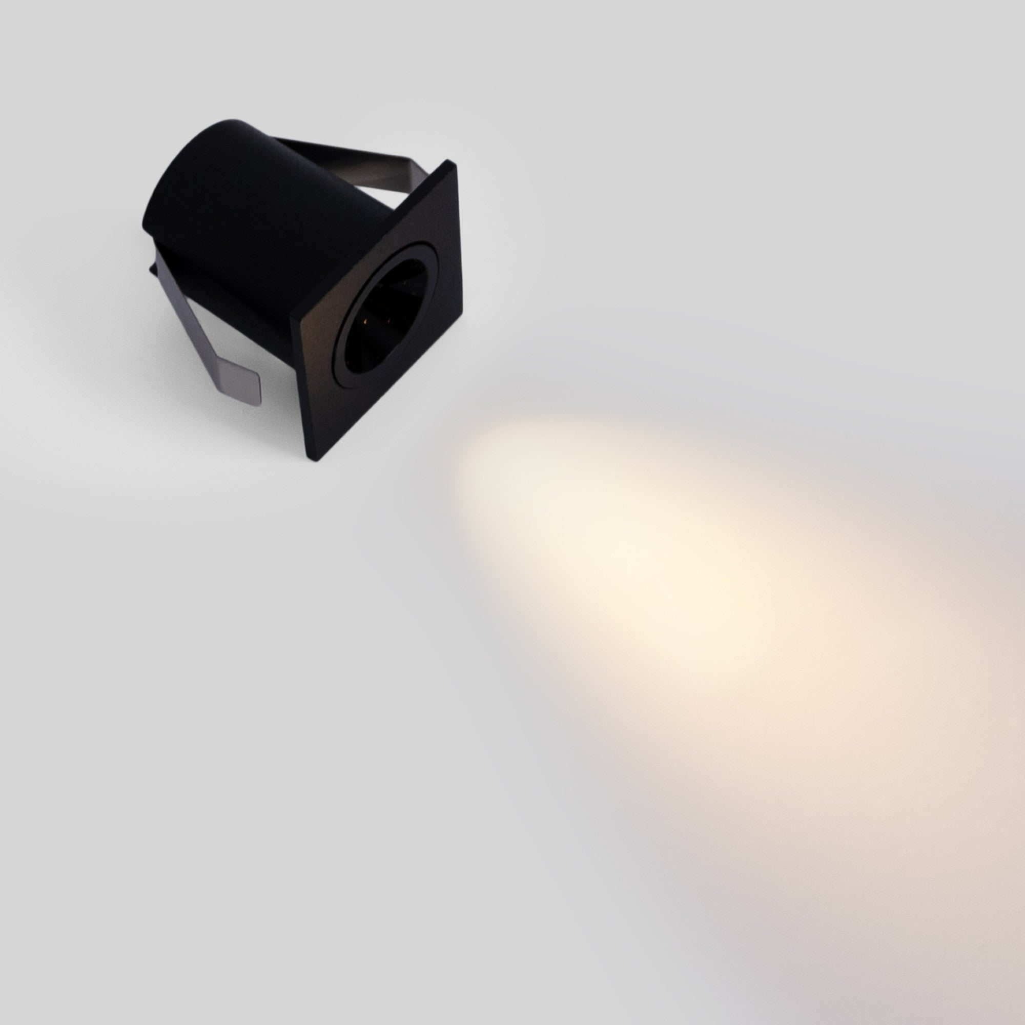 Downlight LED empotrable cuadrado 2W - Chip Osram - UGR18 -  Corte Ø 25mm - Negro
