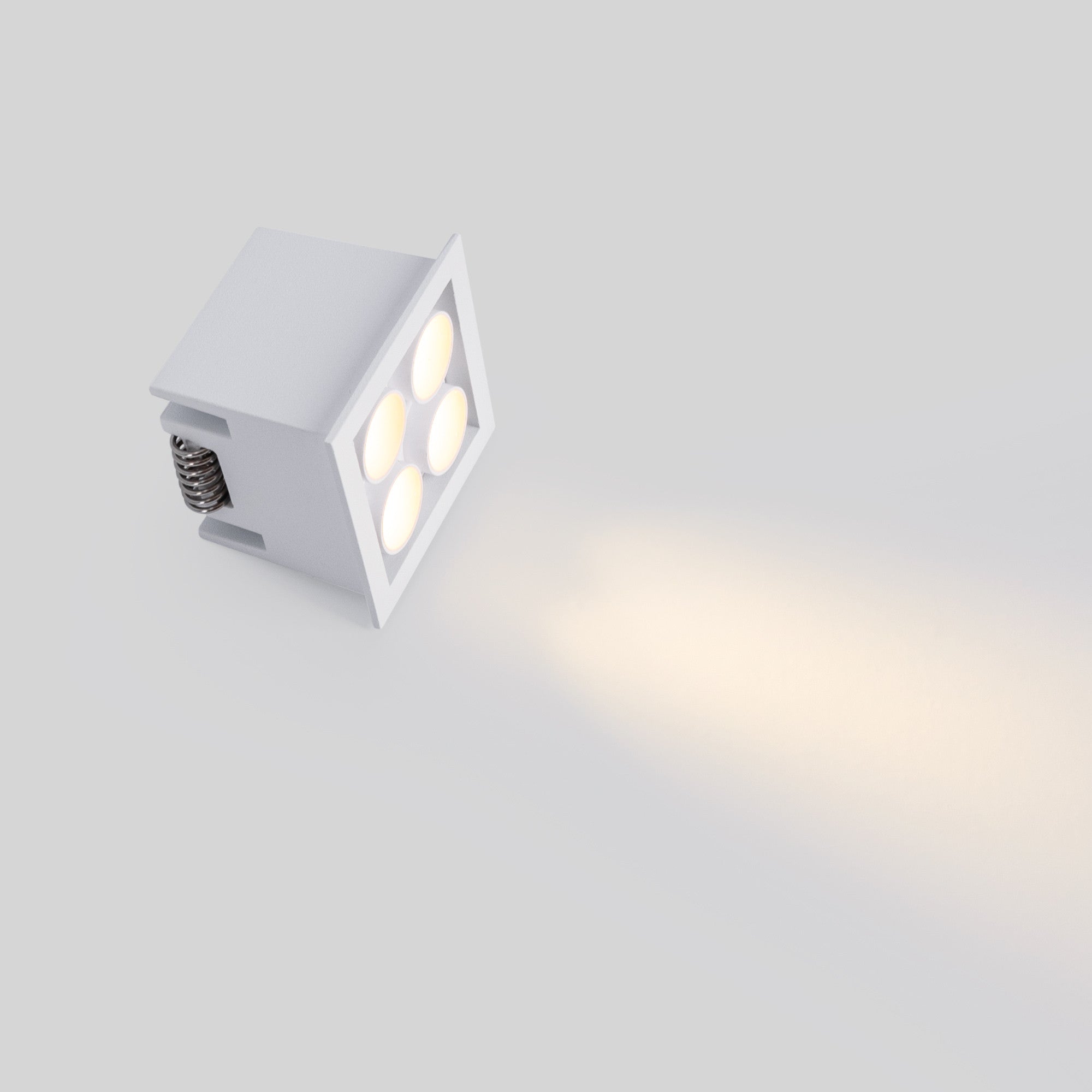 Downlight LED empotrable cuadrado 8W - Chip Osram - UGR18 - Corte 48 x 48 mm
