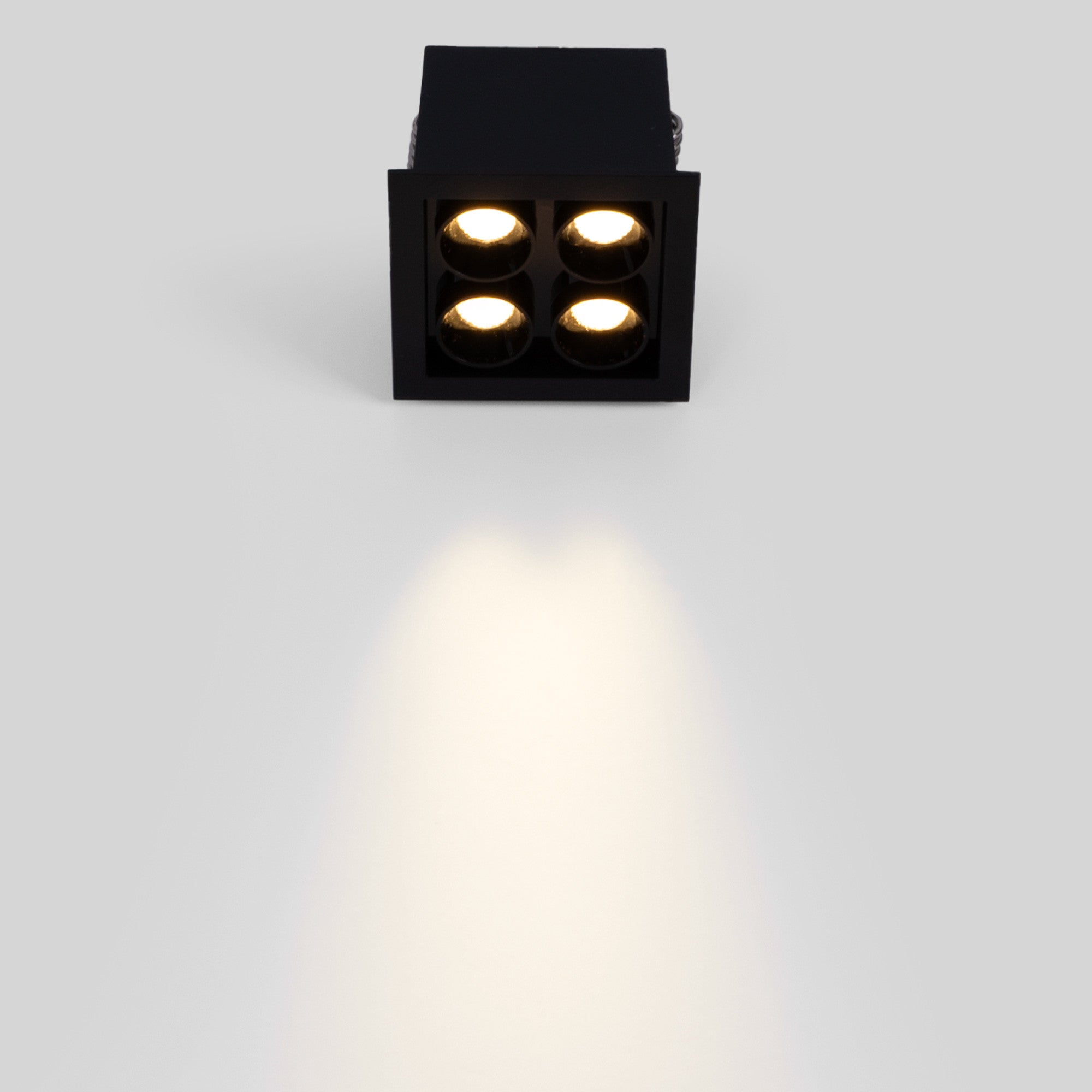 Downlight LED empotrable cuadrado 8W - Chip Osram - UGR18 - Corte 48 x 48 mm