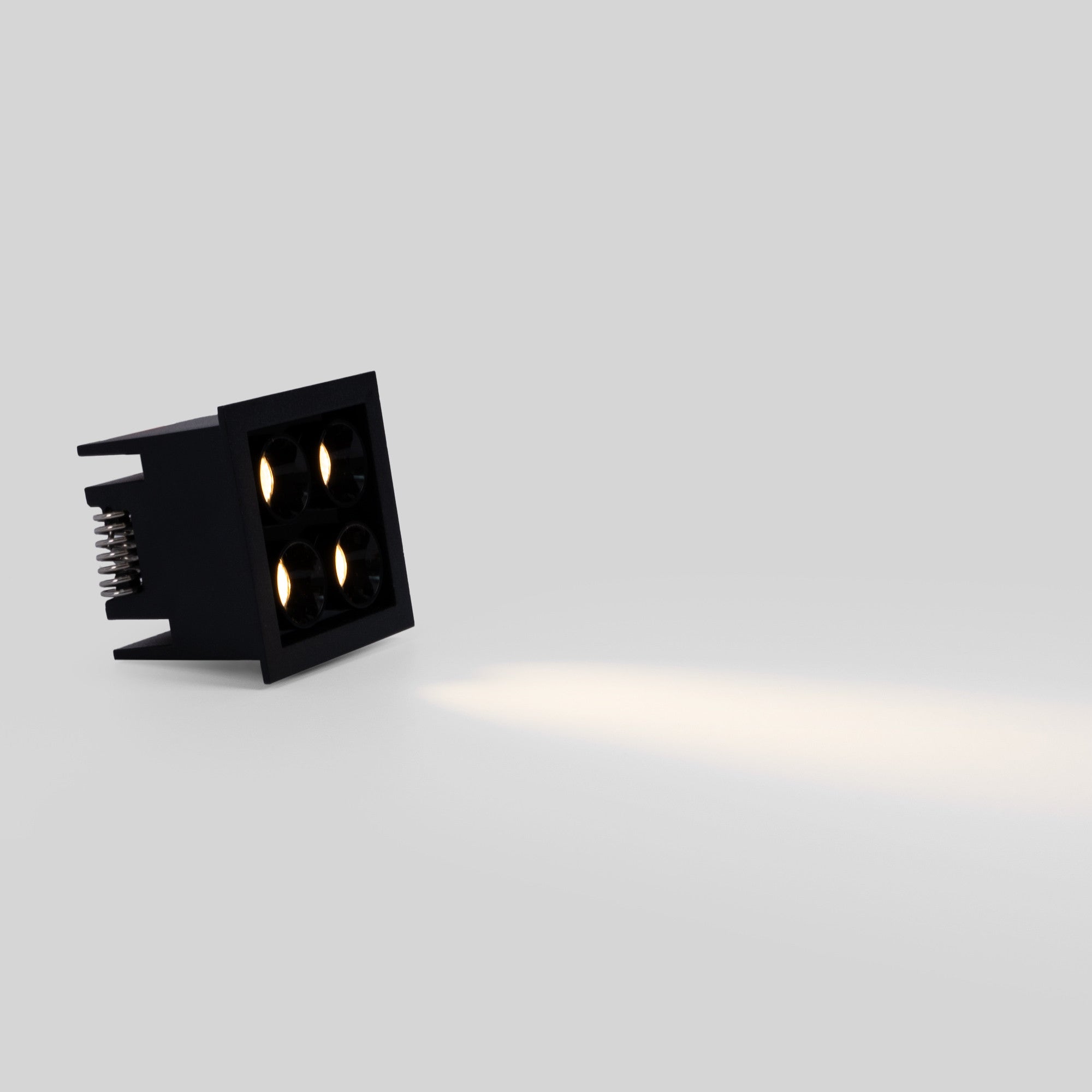 Downlight LED empotrable cuadrado 8W - Chip Osram - UGR18 - Corte 48 x 48 mm
