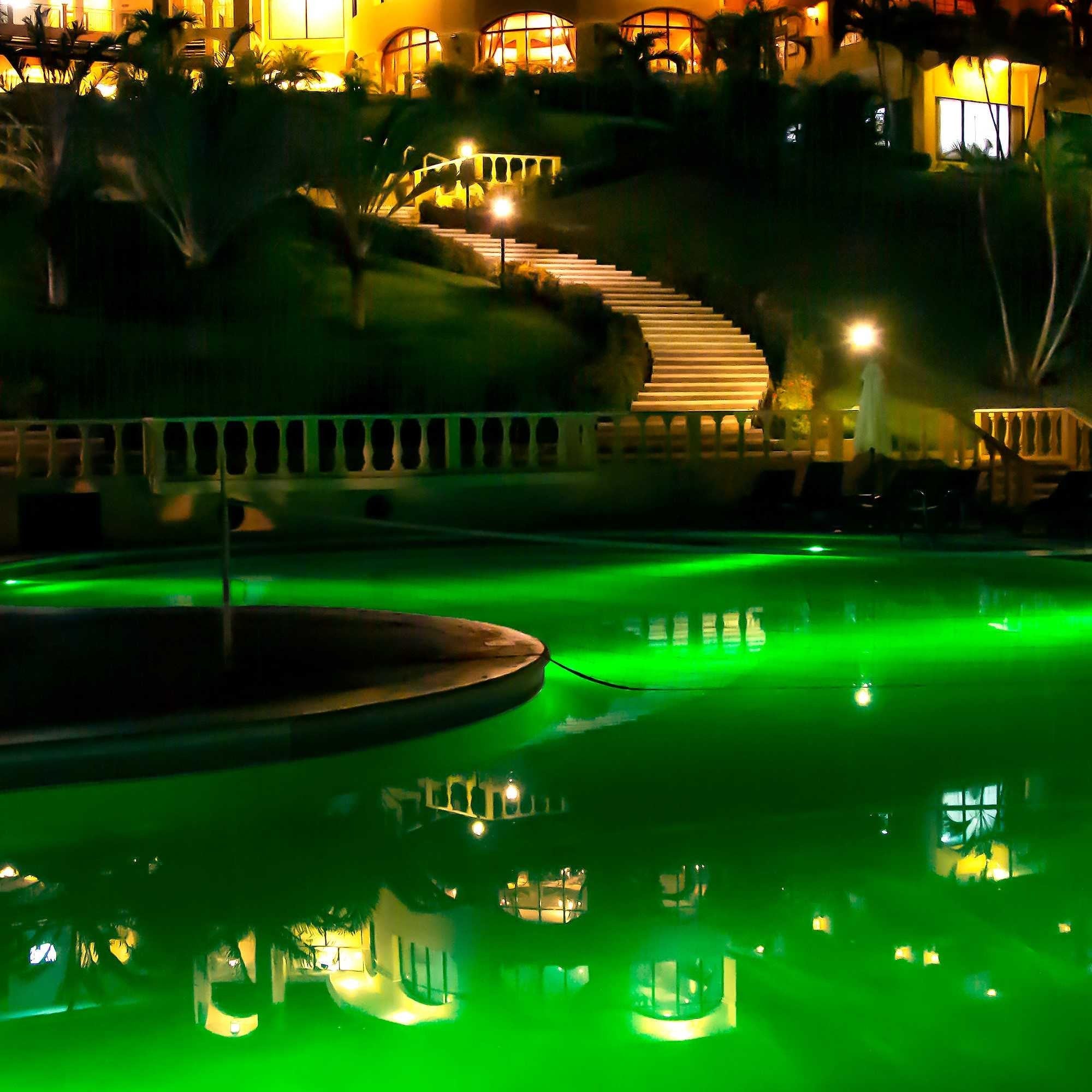 Bombilla LED para piscina PAR56 RGB 12V AC - 24W - Sumergible - Con mando - IP68