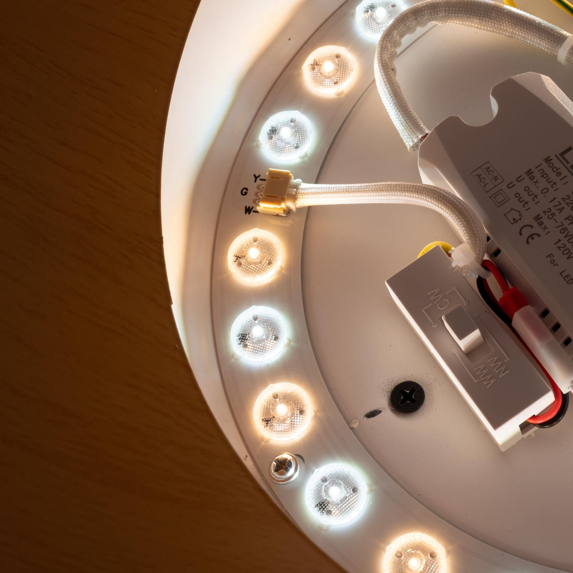 Lámpara de techo LED inclinada CCT 12W - Efecto madera - ø35cm