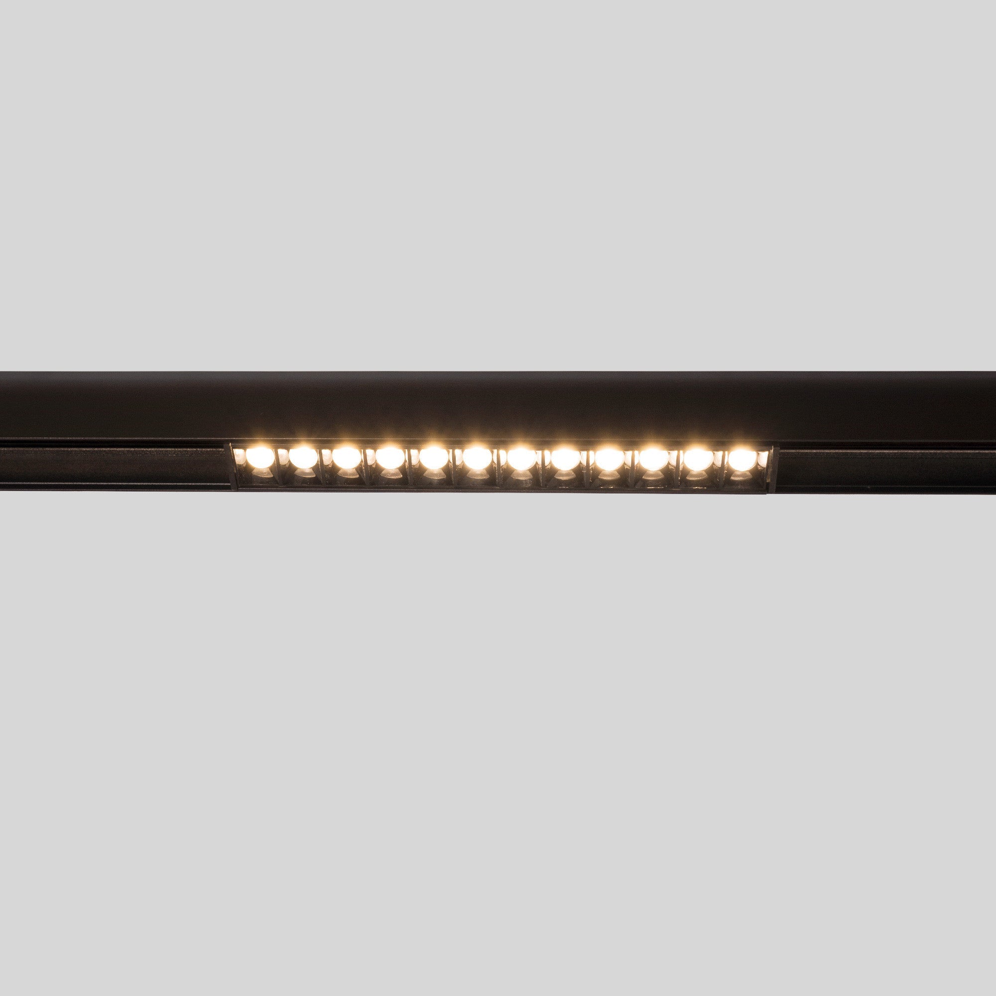 Foco lineal para carril magnético 48V CCT - 12W - DALI-2 regulable - UGR18
