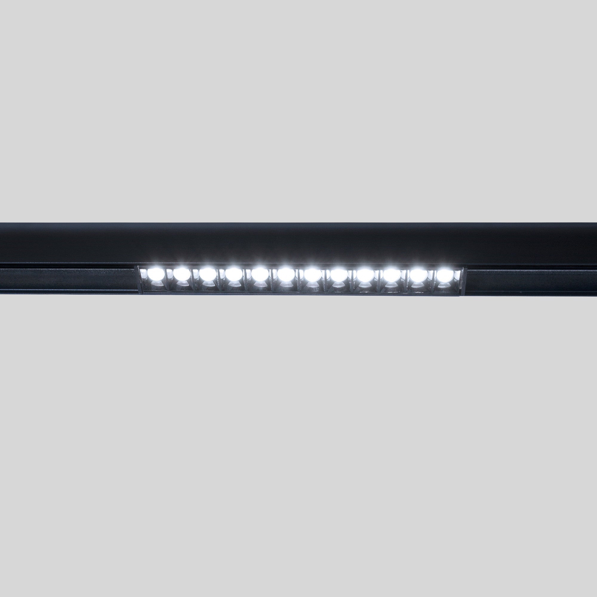 Foco lineal para carril magnético 48V CCT - 12W - DALI-2 regulable - UGR18