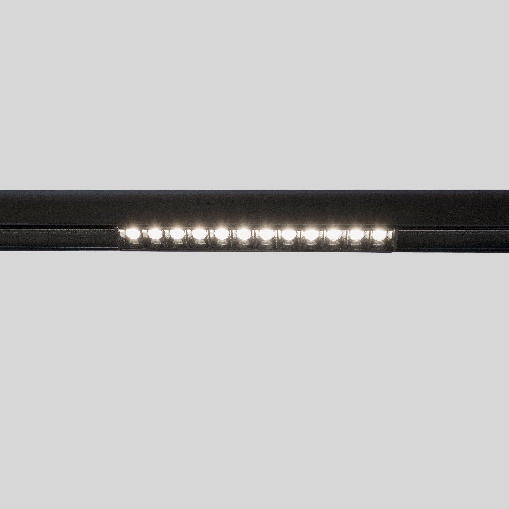 Foco lineal para carril magnético 48V CCT - 12W - DALI-2 regulable - UGR18