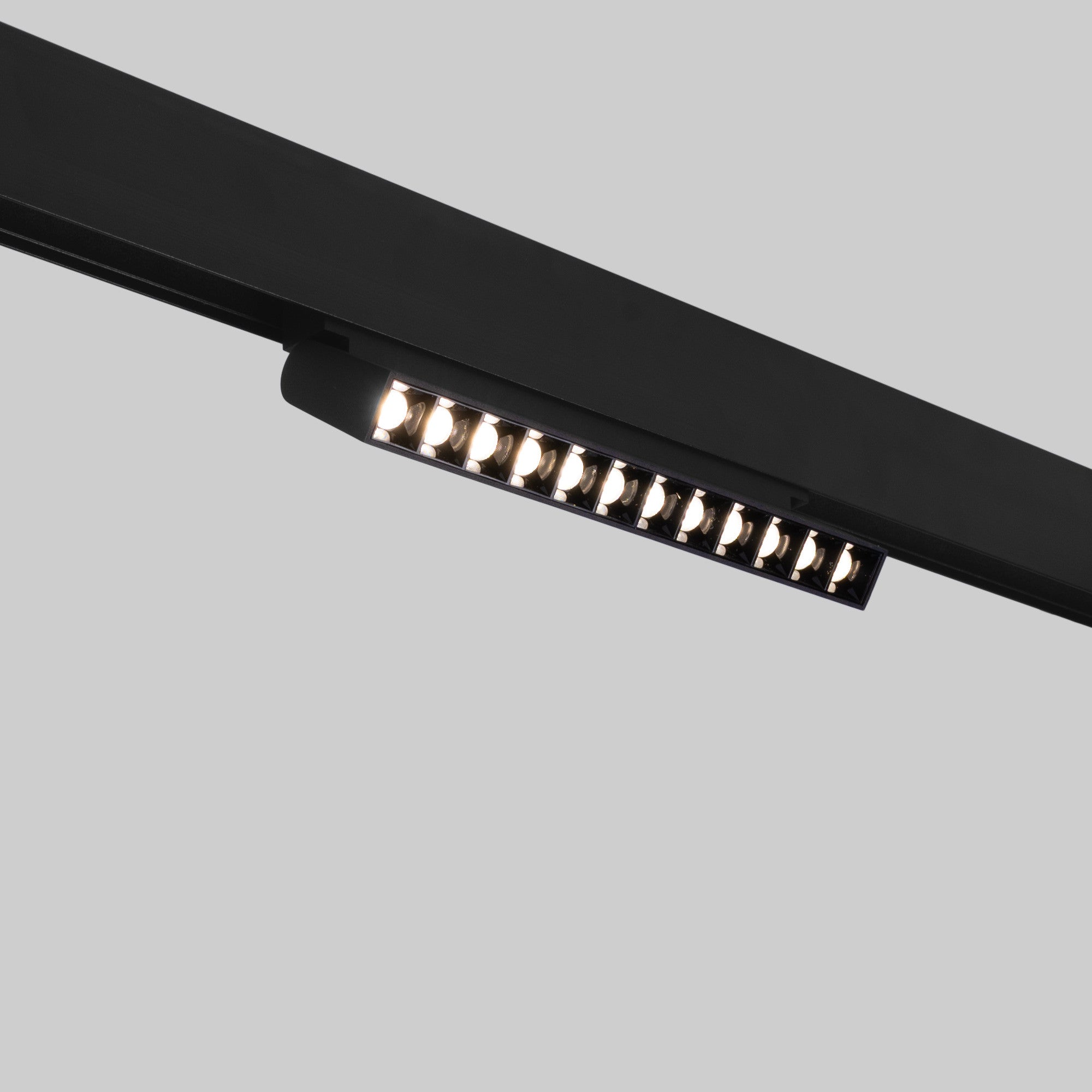 Foco lineal orientable para carril magnético 48V CCT - 12W - DALI regulable - UGR18