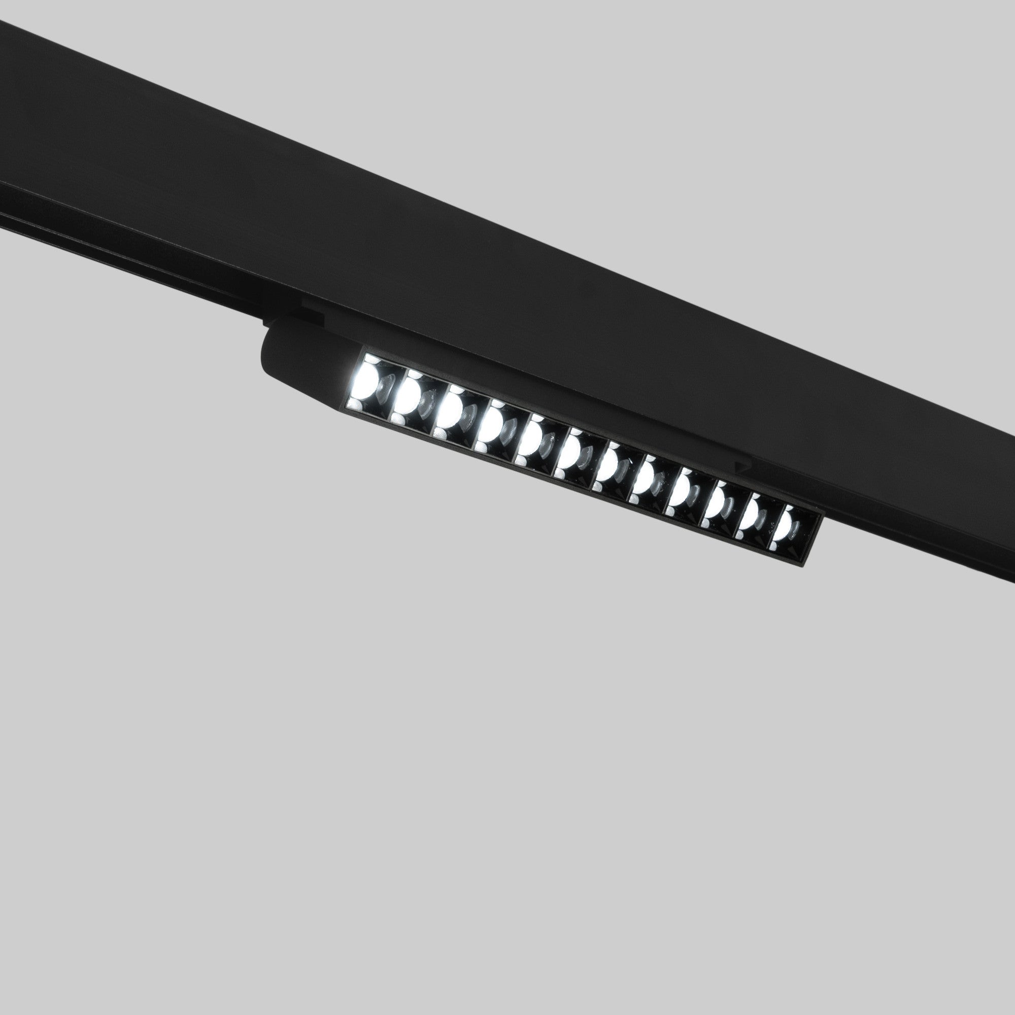 Foco lineal orientable para carril magnético 48V CCT - 12W - DALI regulable - UGR18