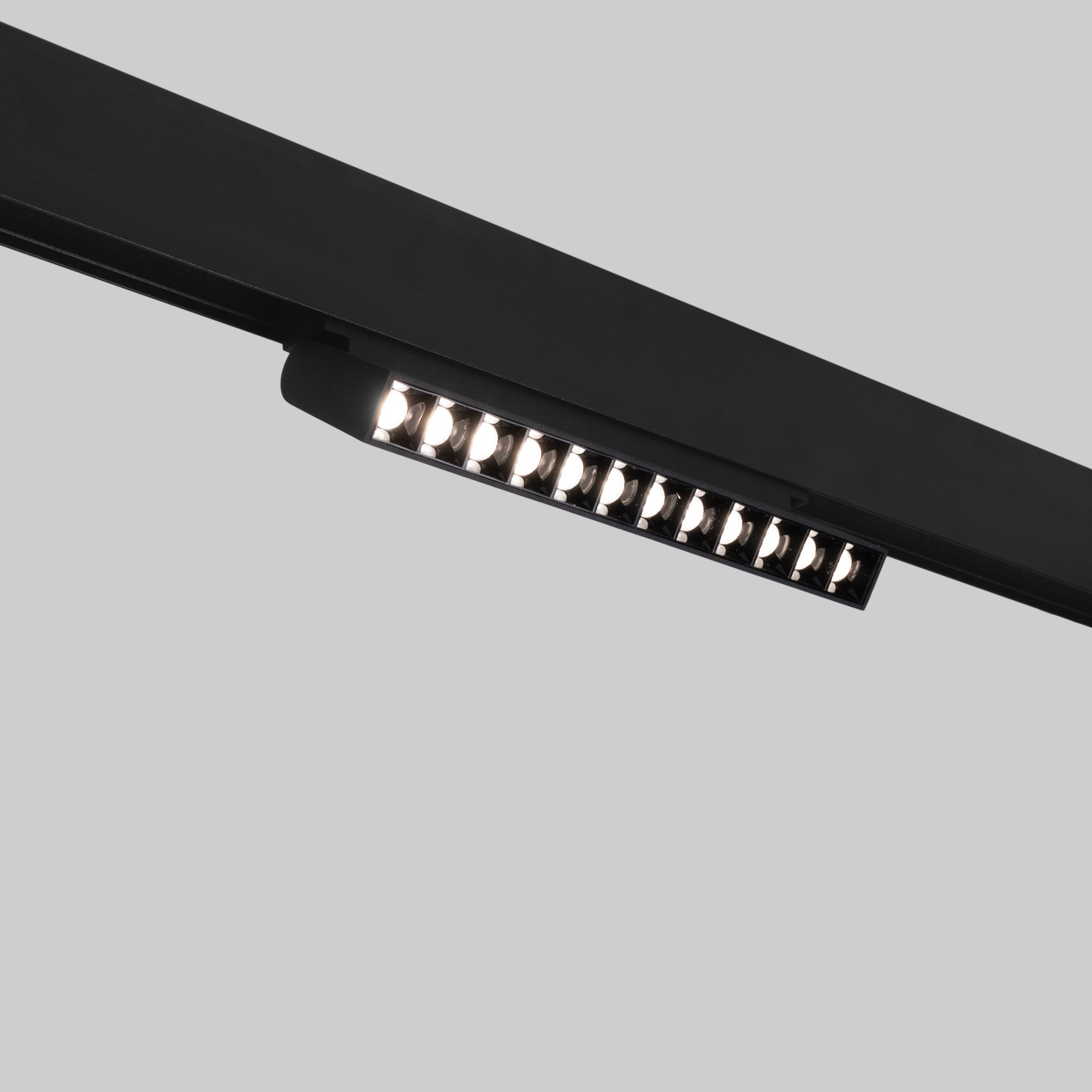 Foco lineal orientable para carril magnético 48V CCT - 12W - DALI regulable - UGR18