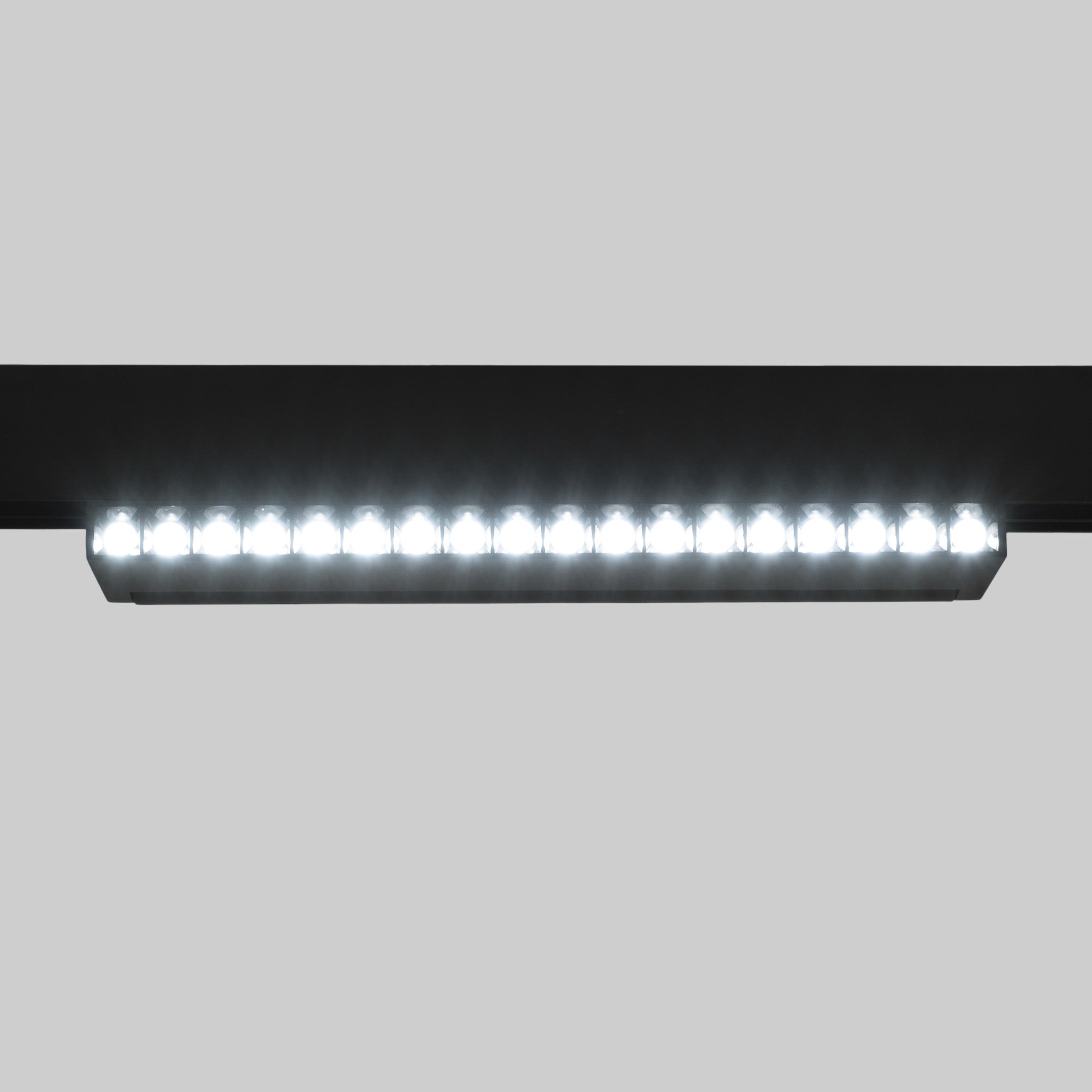 Foco lineal orientable para carril magnético 48V CCT - 18W - Regulación DALI-2 - UGR18