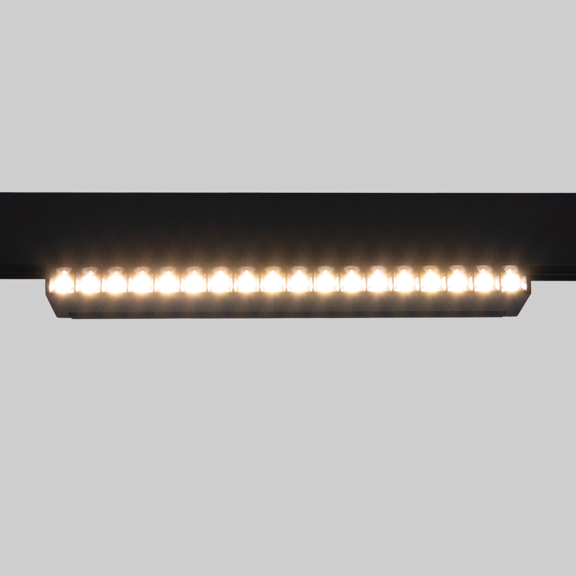 Foco lineal orientable para carril magnético 48V CCT - 18W - Regulación DALI-2 - UGR18