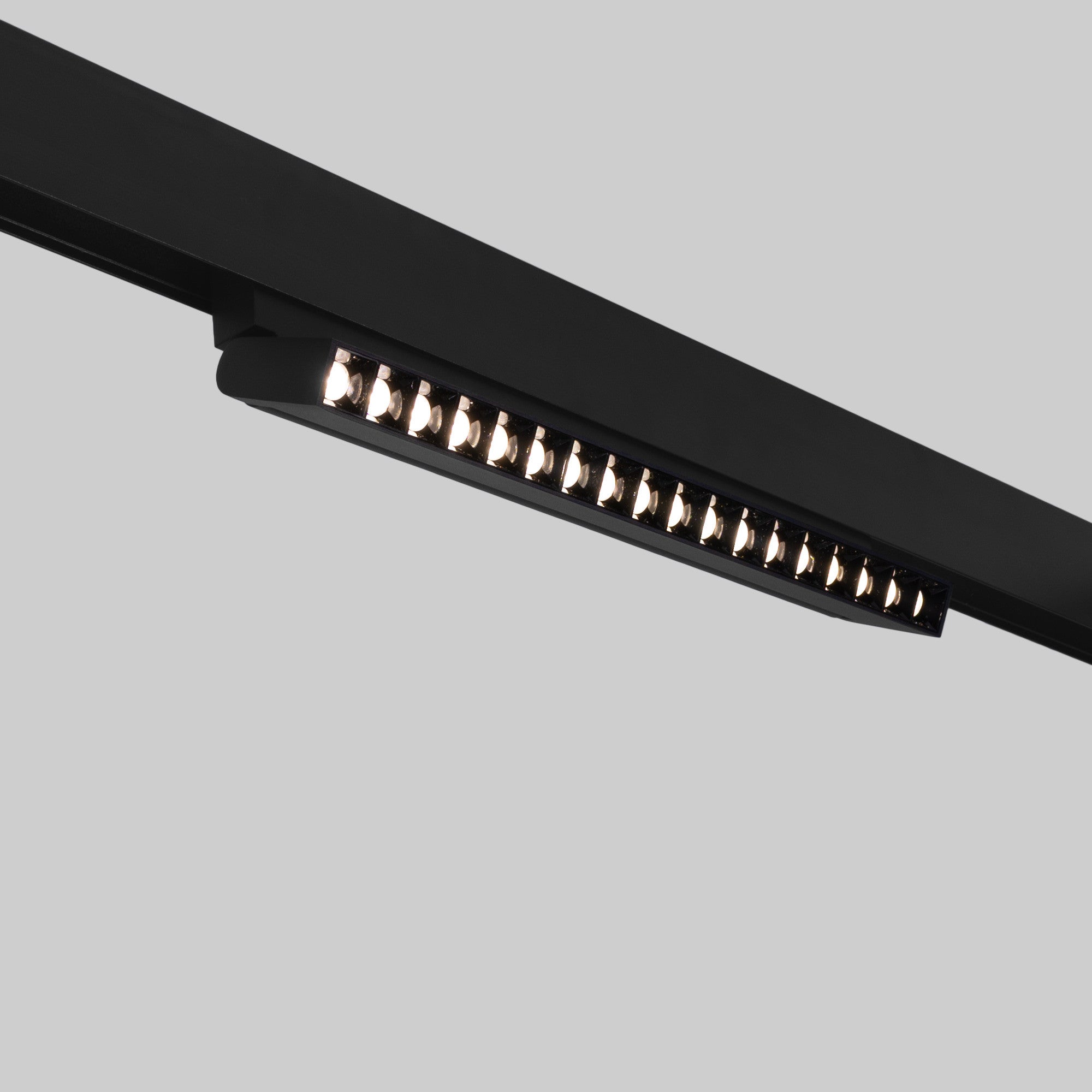 Foco lineal orientable para carril magnético 48V CCT - 18W - Regulación DALI-2 - UGR18