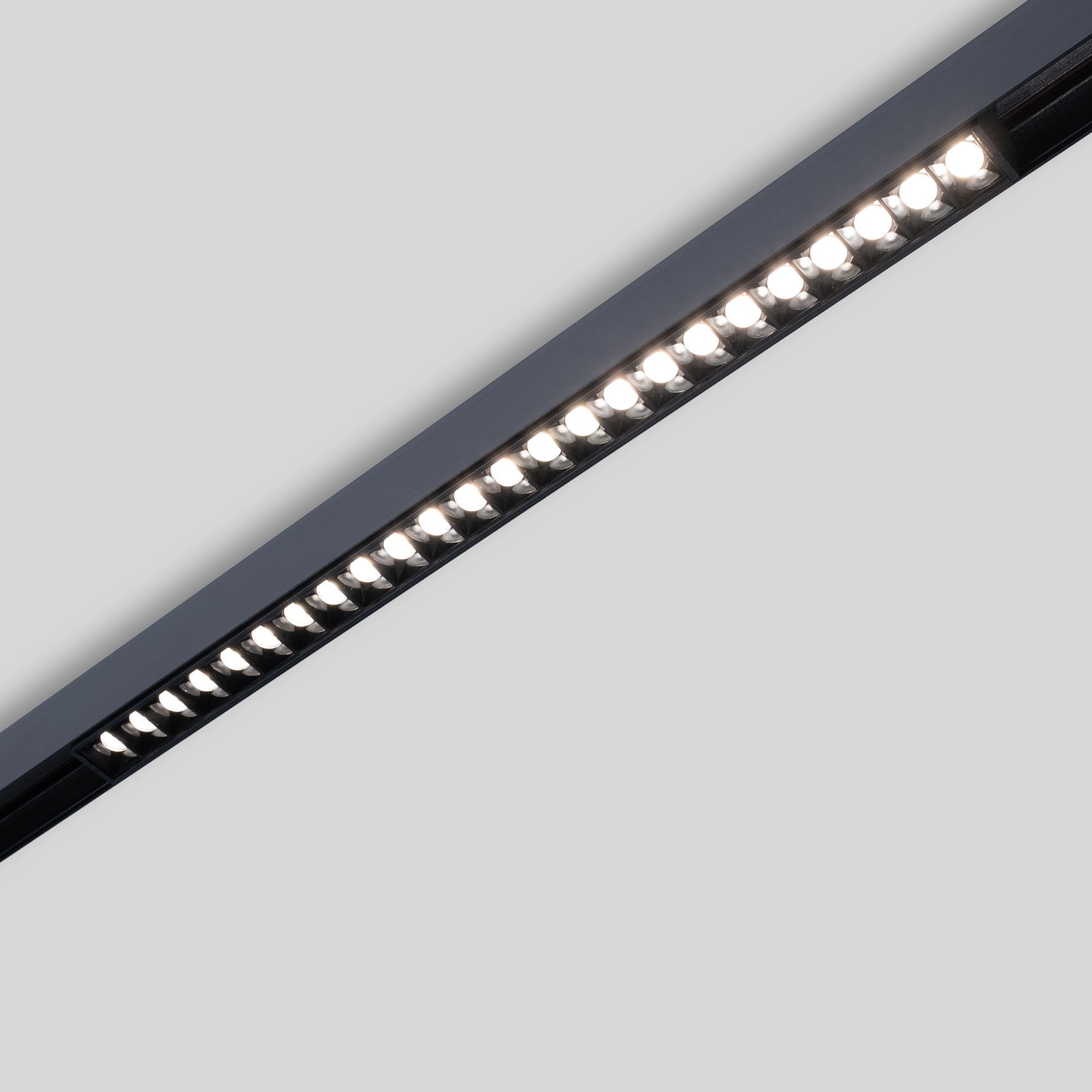 Foco lineal para carril magnético 48V CCT - 20W - Regulación DALI-2 - UGR18