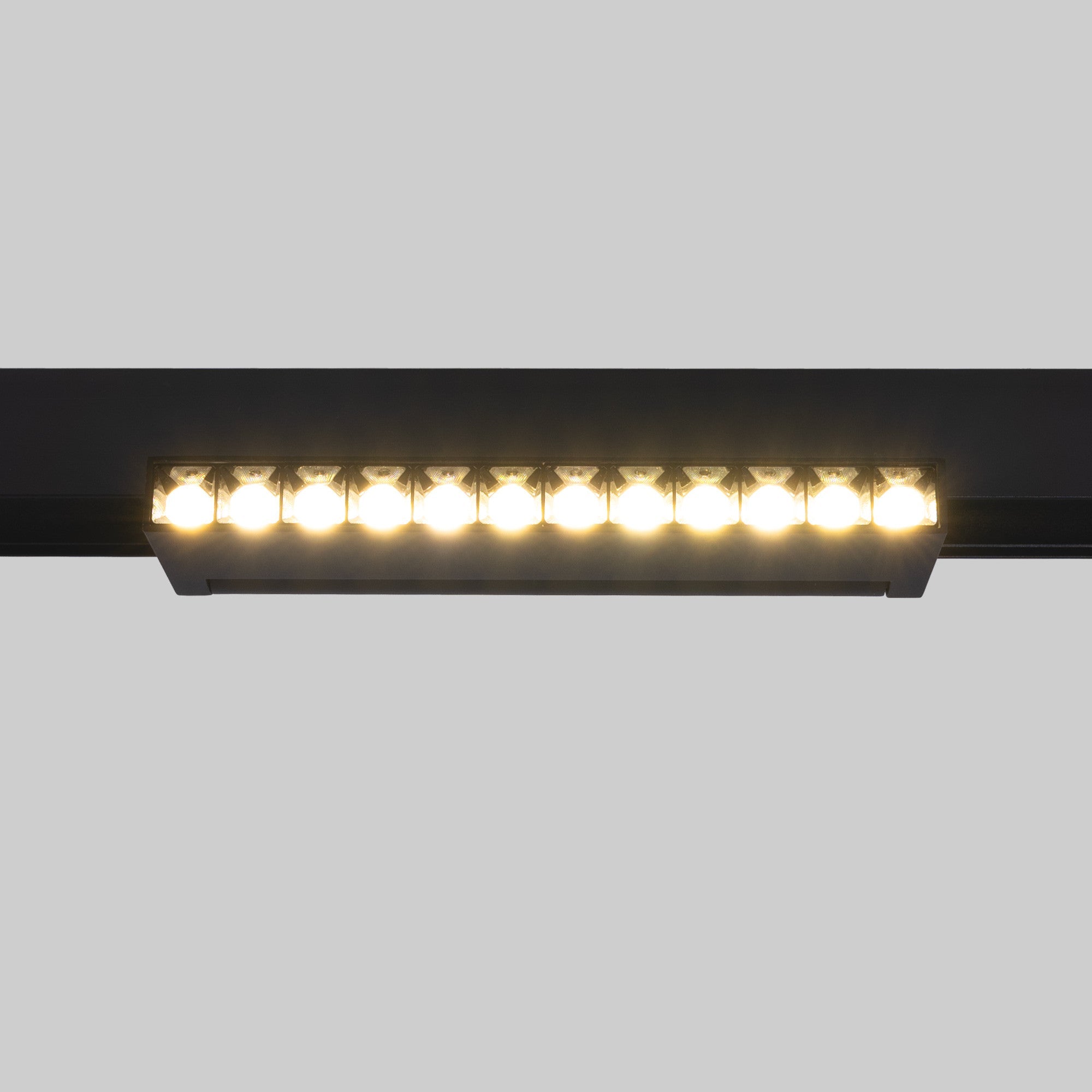 Foco lineal orientable para carril magnético 48V- 12W - Chip OSRAM  - UGR18