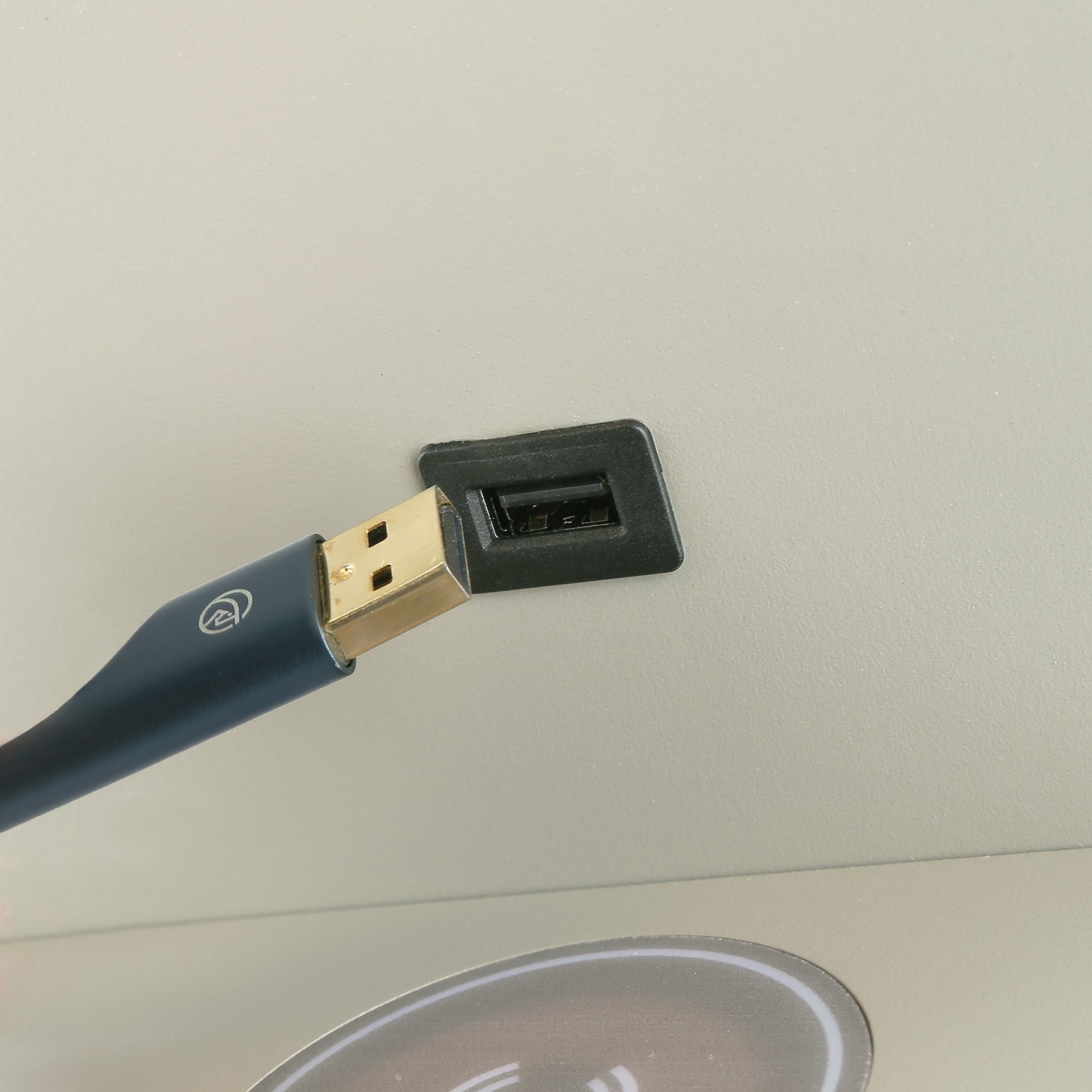 Aplique de pared para lectura con puerto USB "BASKOP W" - 6W - Base carga inalámbrica