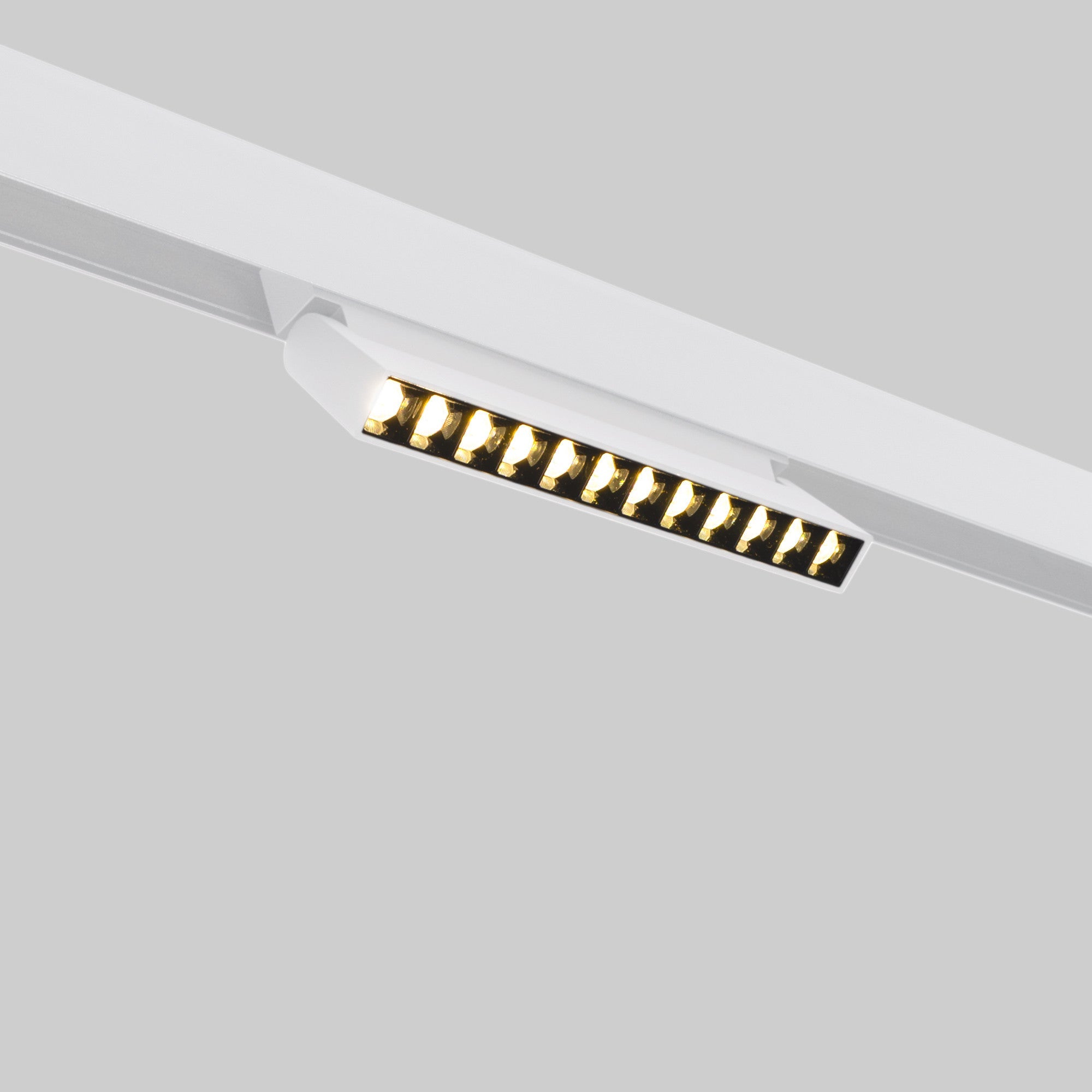 Foco lineal orientable para carril magnético 48V- 12W - Chip OSRAM  - UGR18