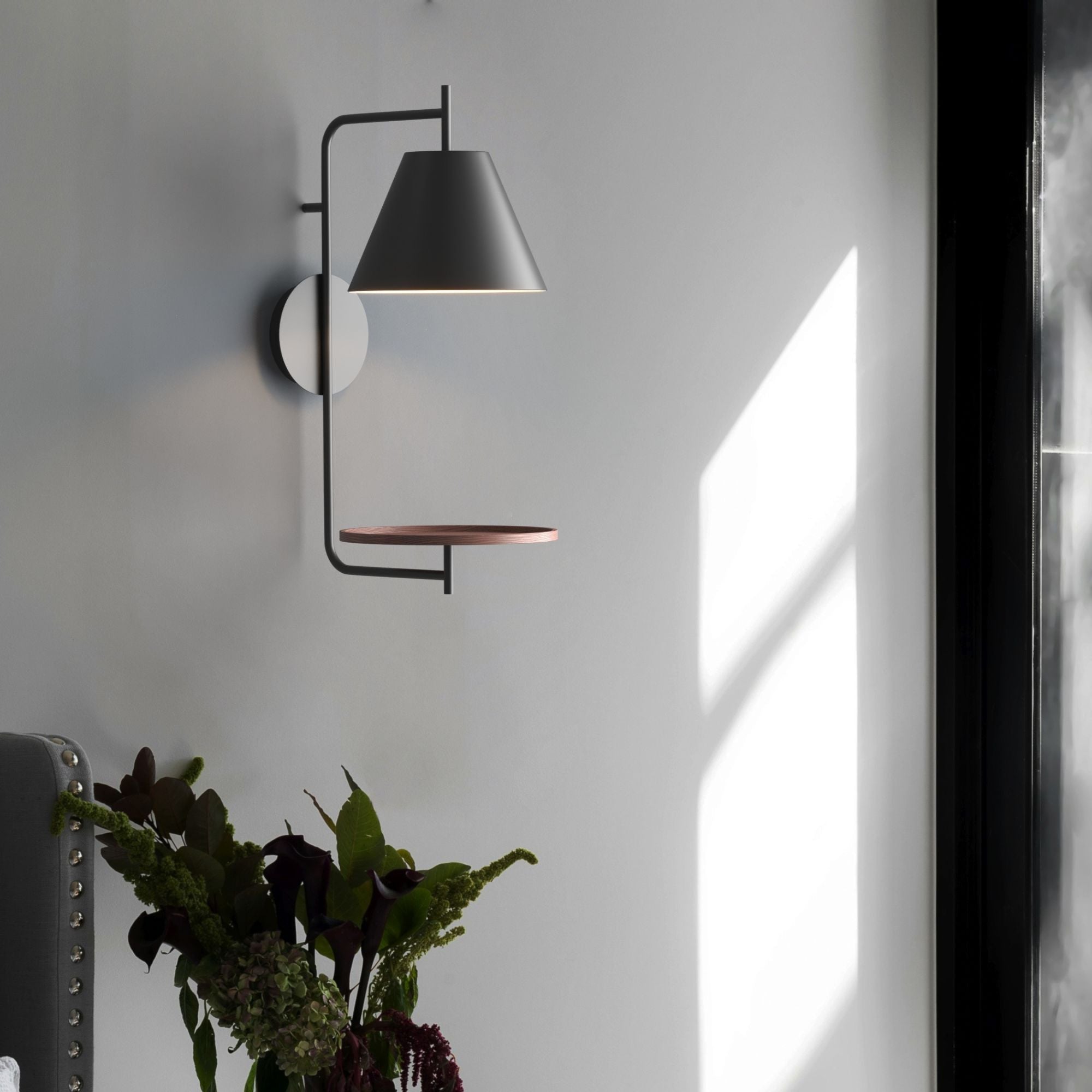 Aplique de pared con estante de apoyo "Bilon" - E27