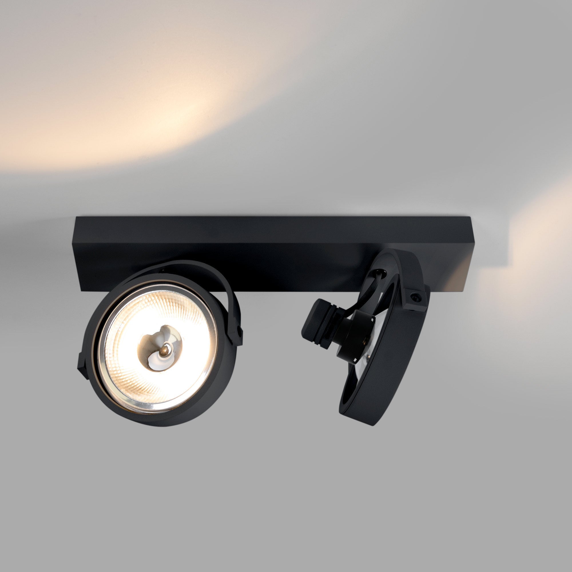 Foco de techo doble orientable "IRIS" + 2 bombillas AR111 GU10