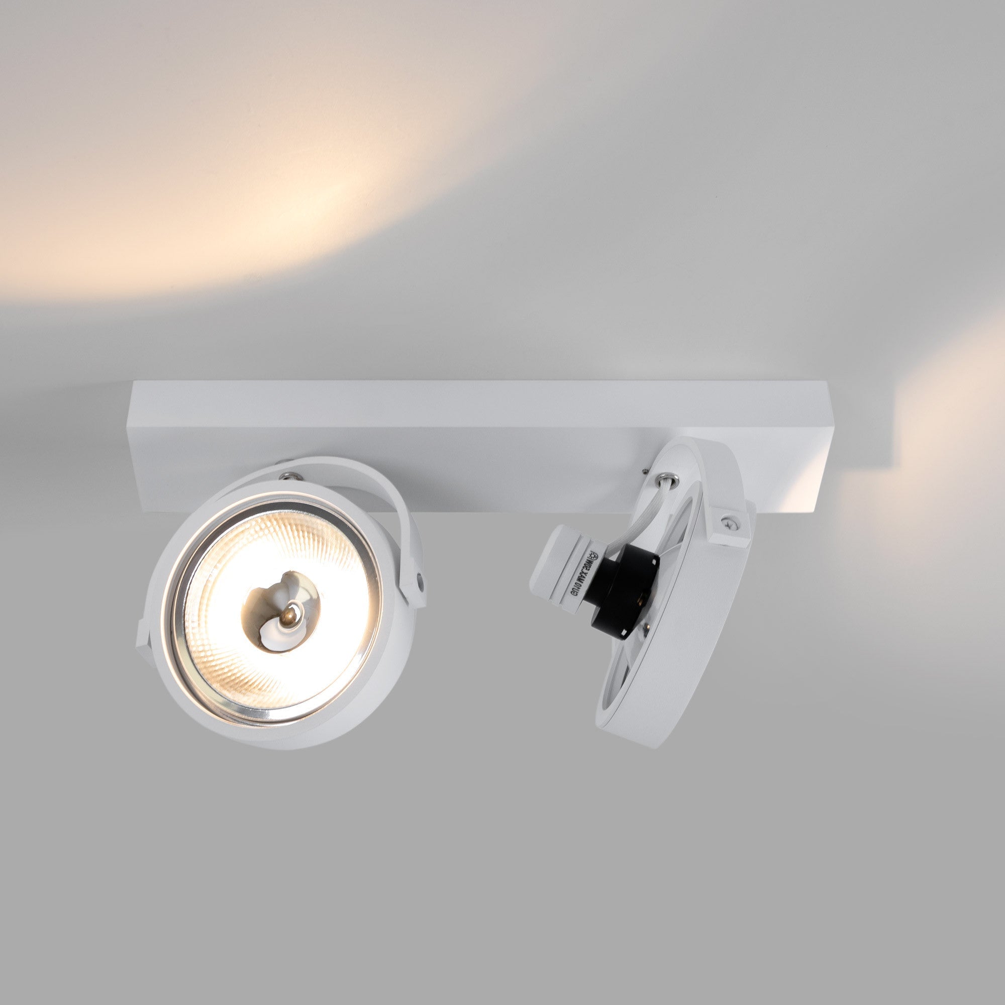 Foco de techo doble orientable "IRIS" + 2 bombillas AR111 GU10