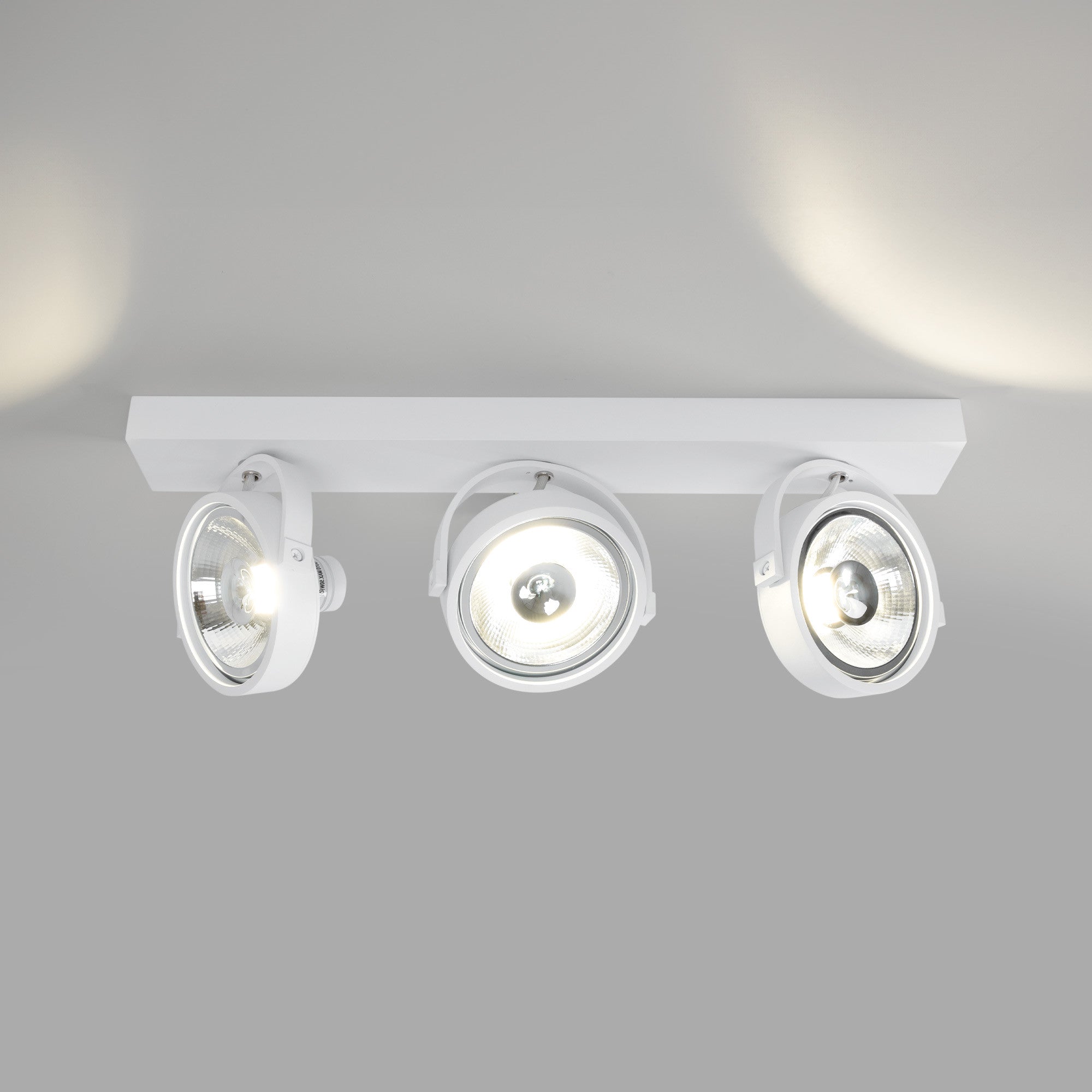 Foco de techo triple orientable "IRIS" + 3 bombillas AR111 GU10