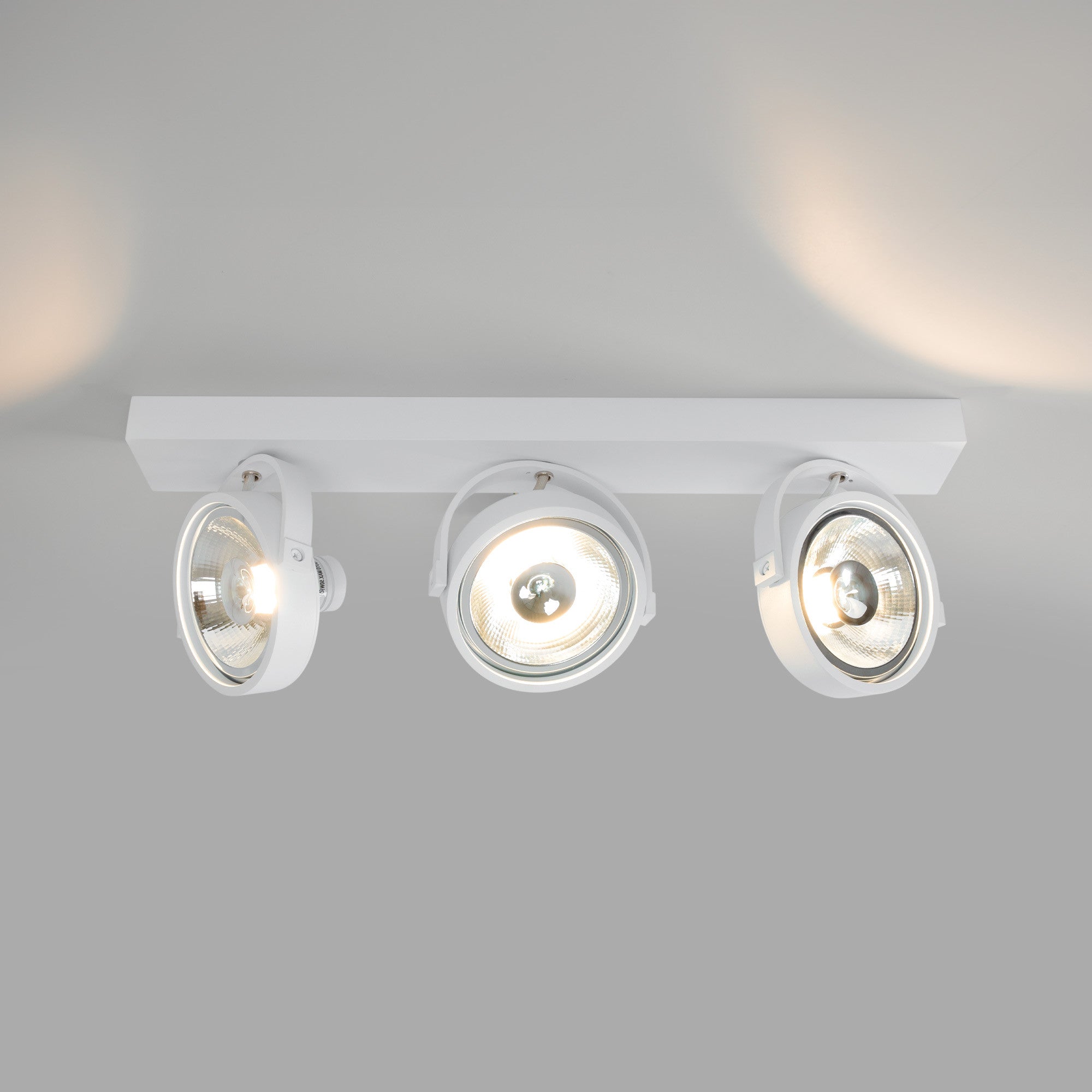 Foco de techo triple orientable "IRIS" + 3 bombillas AR111 GU10