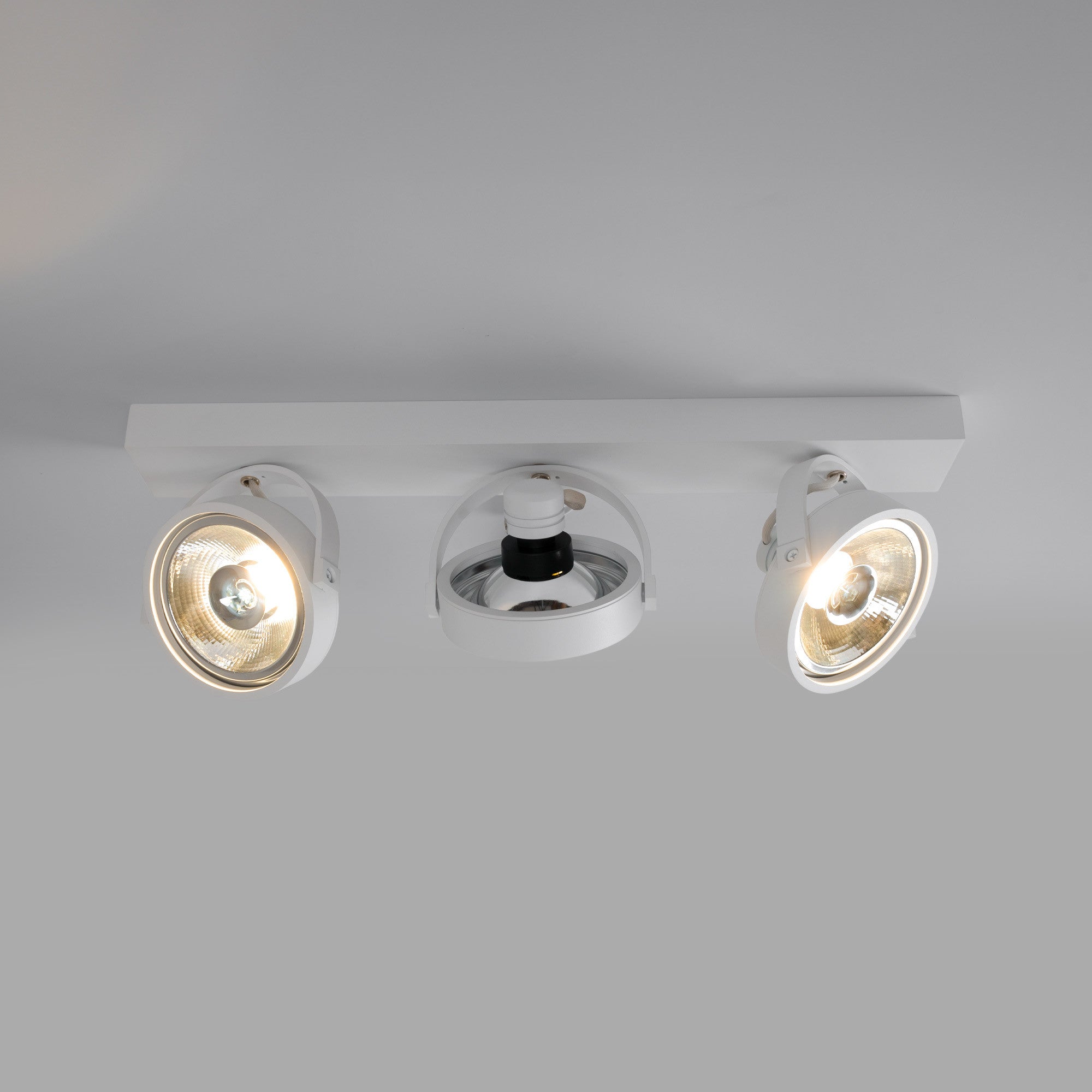 Foco de techo triple orientable "IRIS" + 3 bombillas AR111 GU10