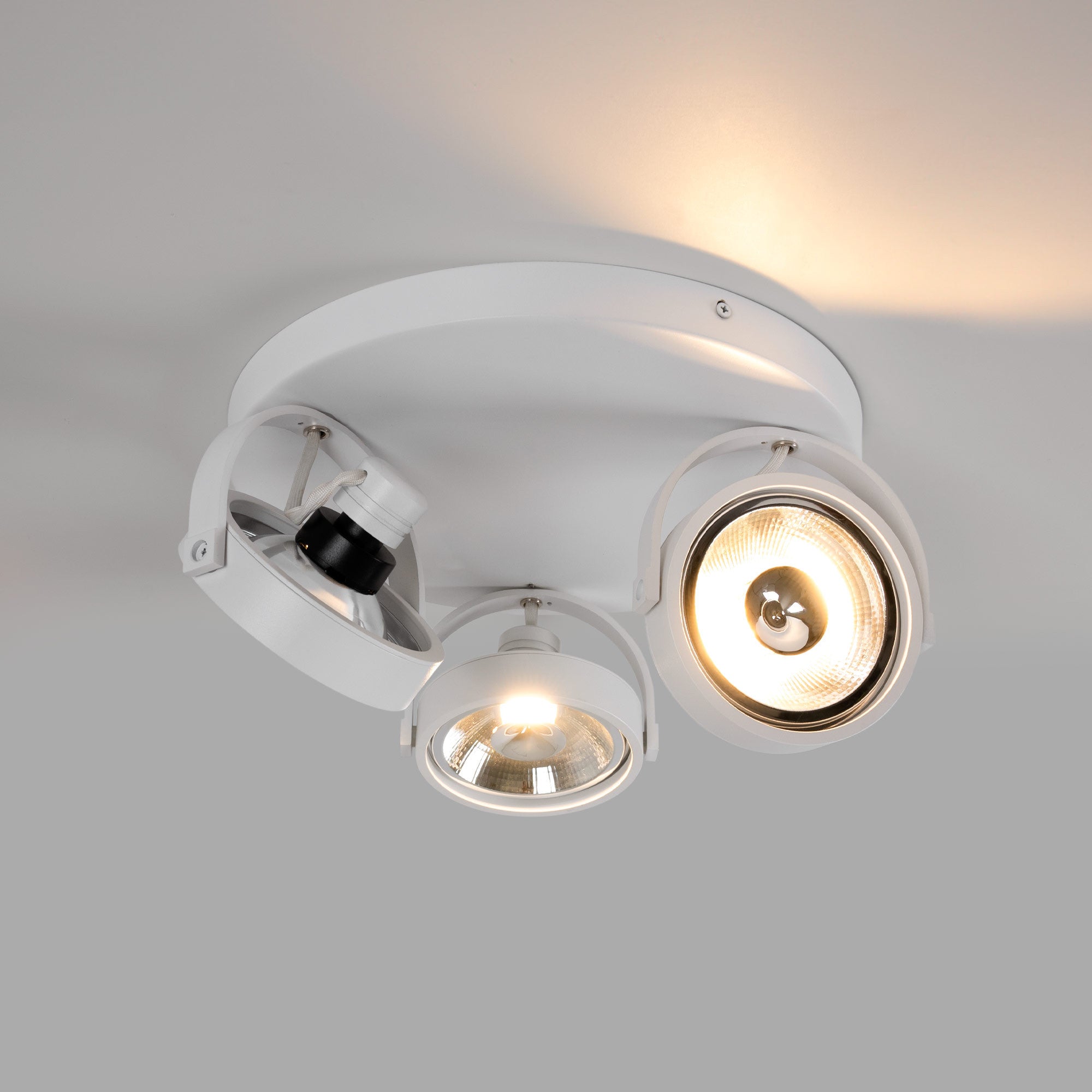 Aplique de techo triple orientable "IRIS 3" + 3 bombillas AR111