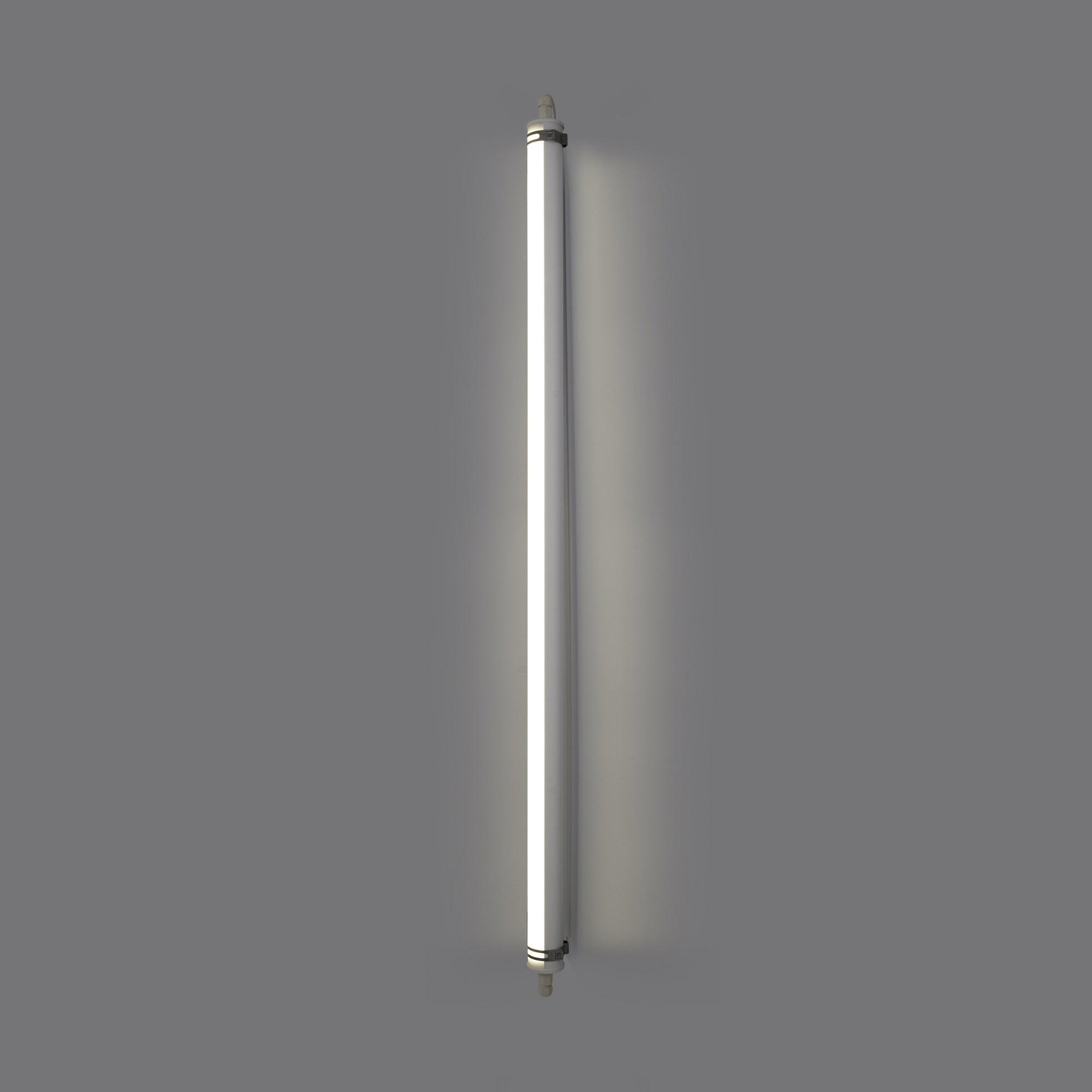 Luminaria estanca tubular para uso industrial - 150cm - 50W - 6900lm - IP65 - IK10
