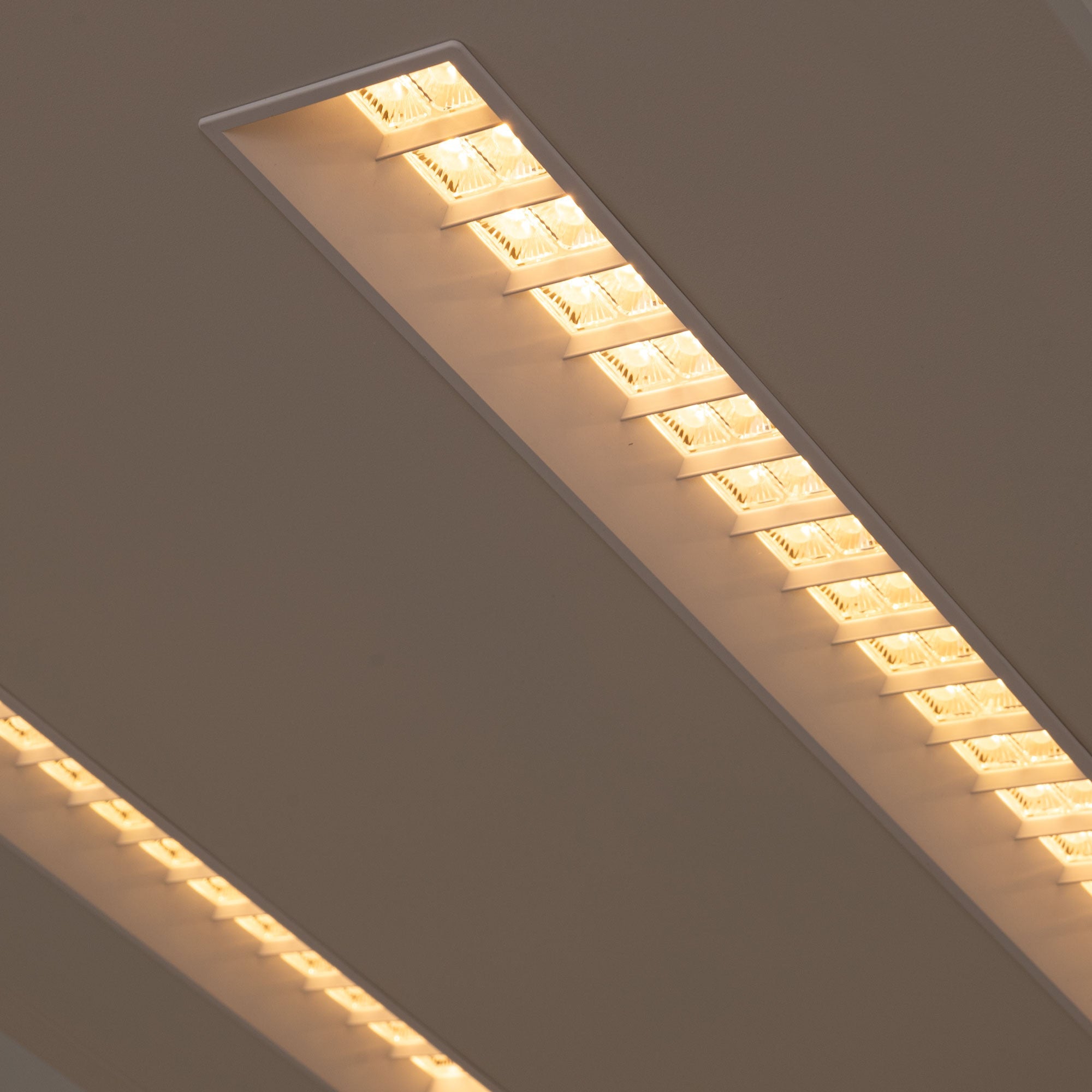 Panel LED empotrable 60x60cm - 40W - UGR18 - Driver PHILIPS - Chip OSRAM - IP40