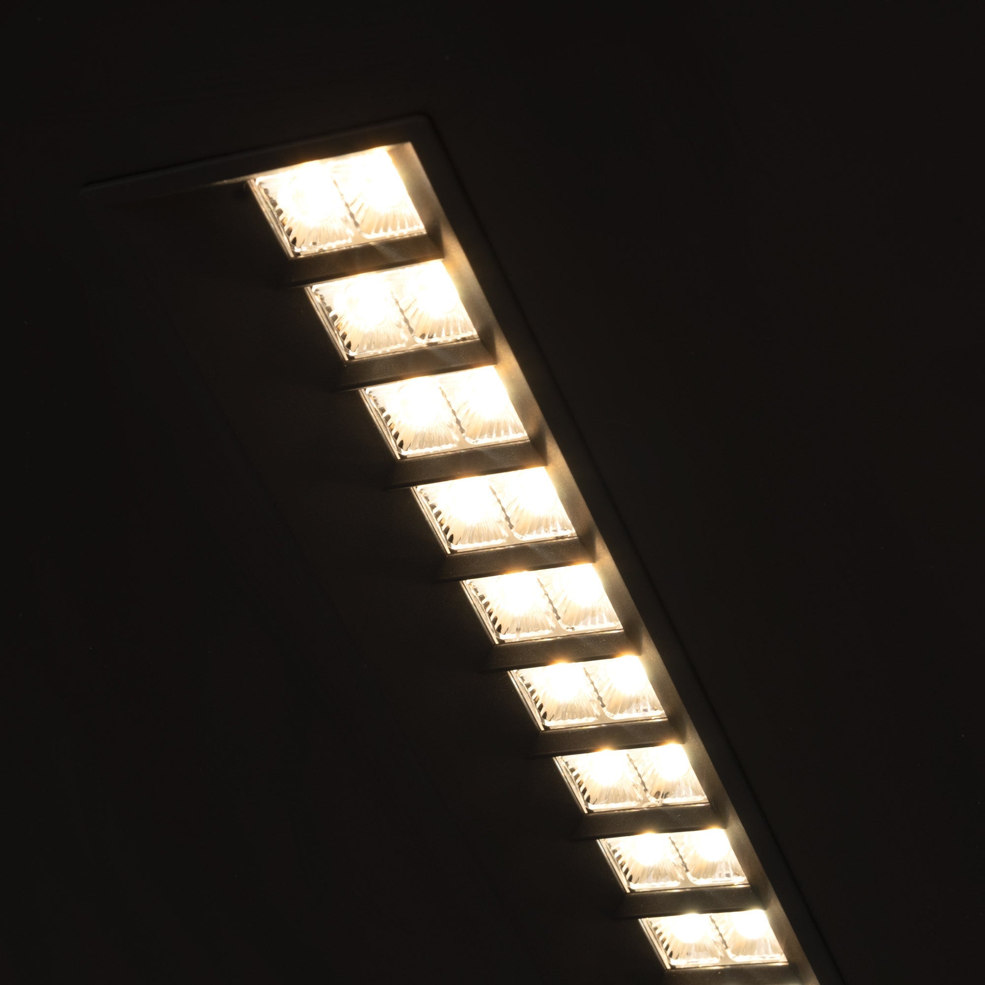 Panel LED empotrable 60x60cm - 40W - UGR18 - Driver PHILIPS - Chip OSRAM - IP40
