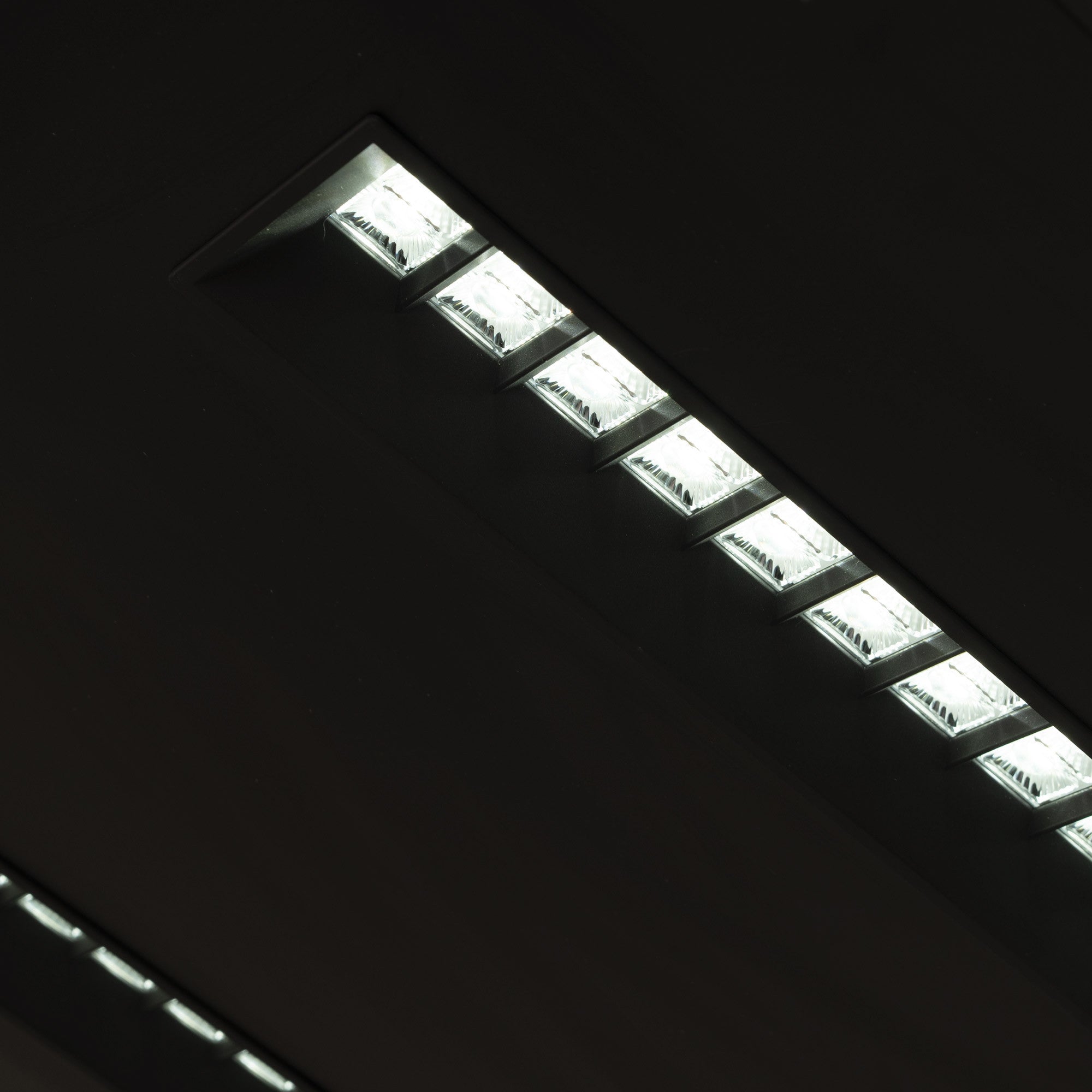 Panel LED empotrable 60x60cm - 40W - UGR18 - Driver PHILIPS - Chip OSRAM - IP40