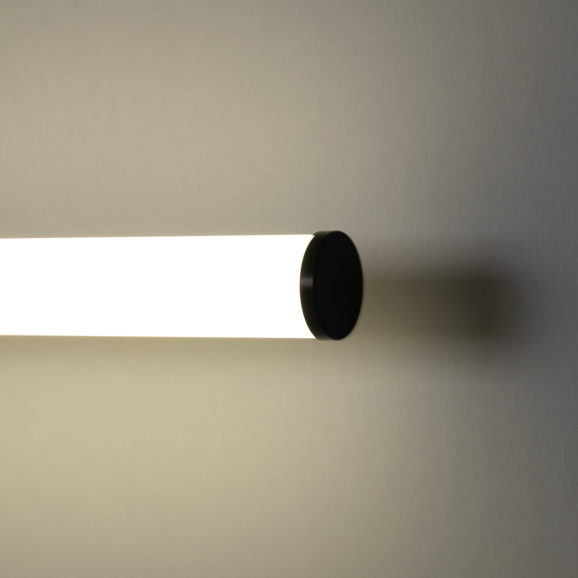 Aplique LED tubular para baño - 8W - 720lm - IP44 - 60cm