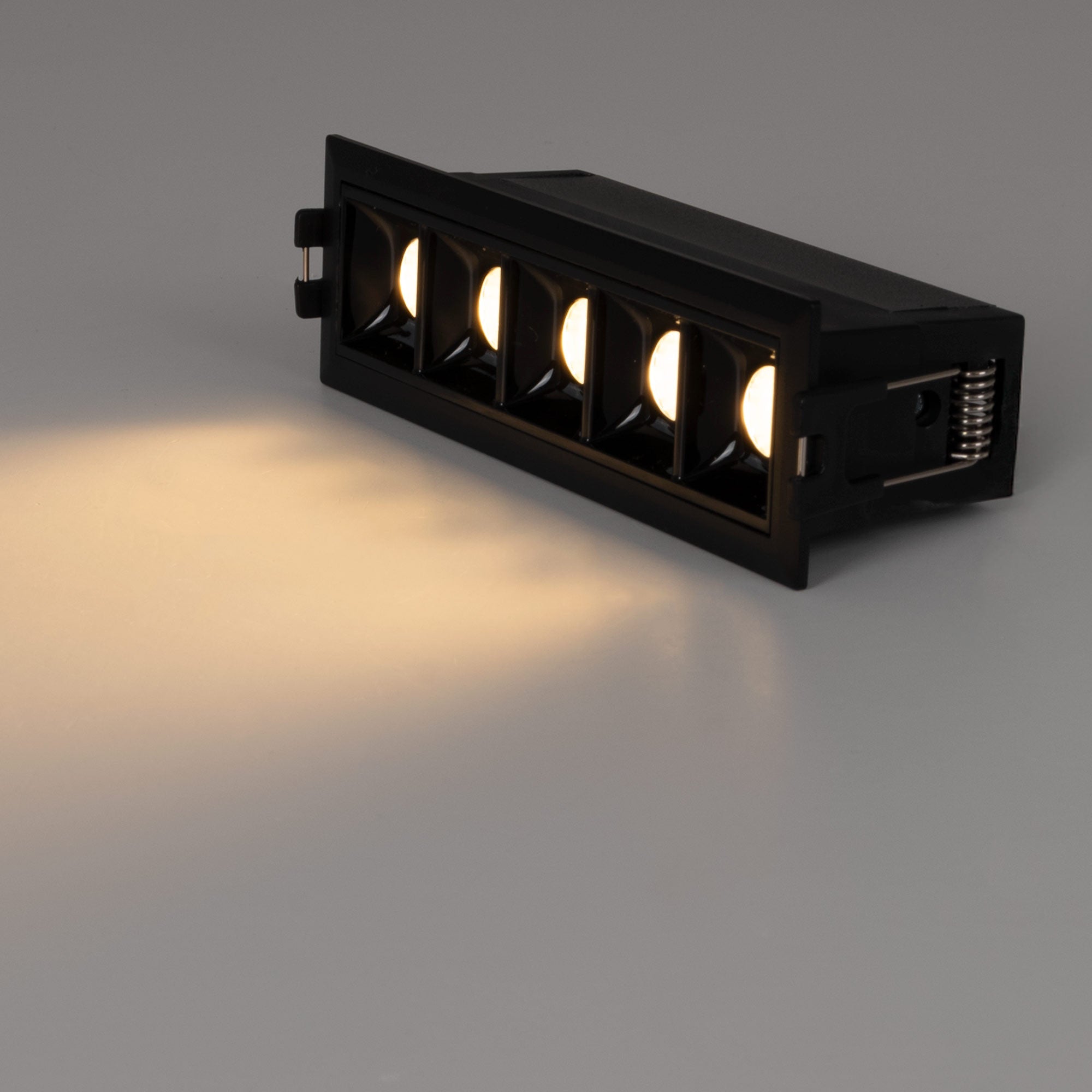 Foco lineal LED empotrable 7W - UGR18 - CRI90 - Driver LIFUD