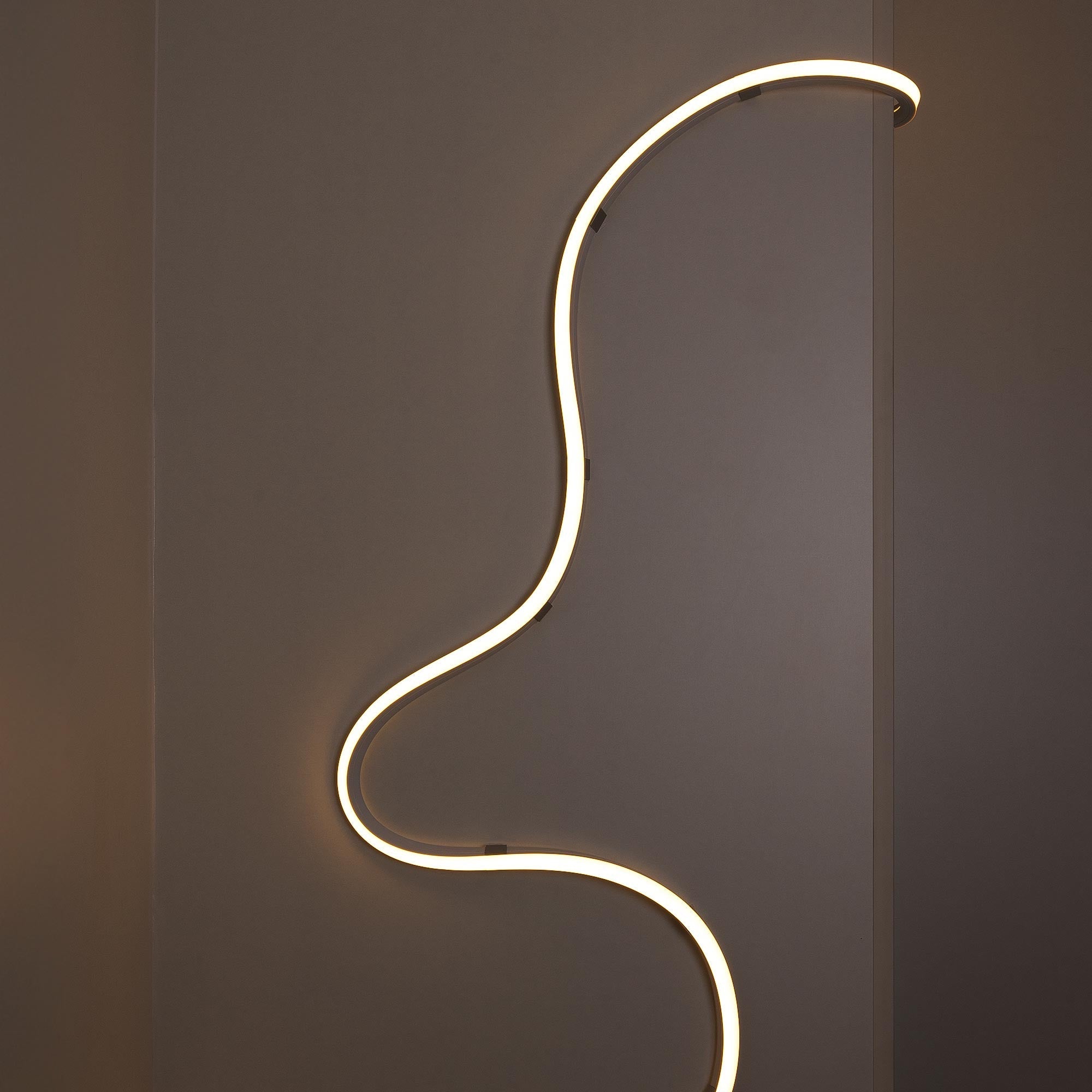 Neón LED flexible 3D  24V DC - 16x16mm - 5 metros - Kit completo - 12W/m - IP67 - Curvatura vertical y horizontal