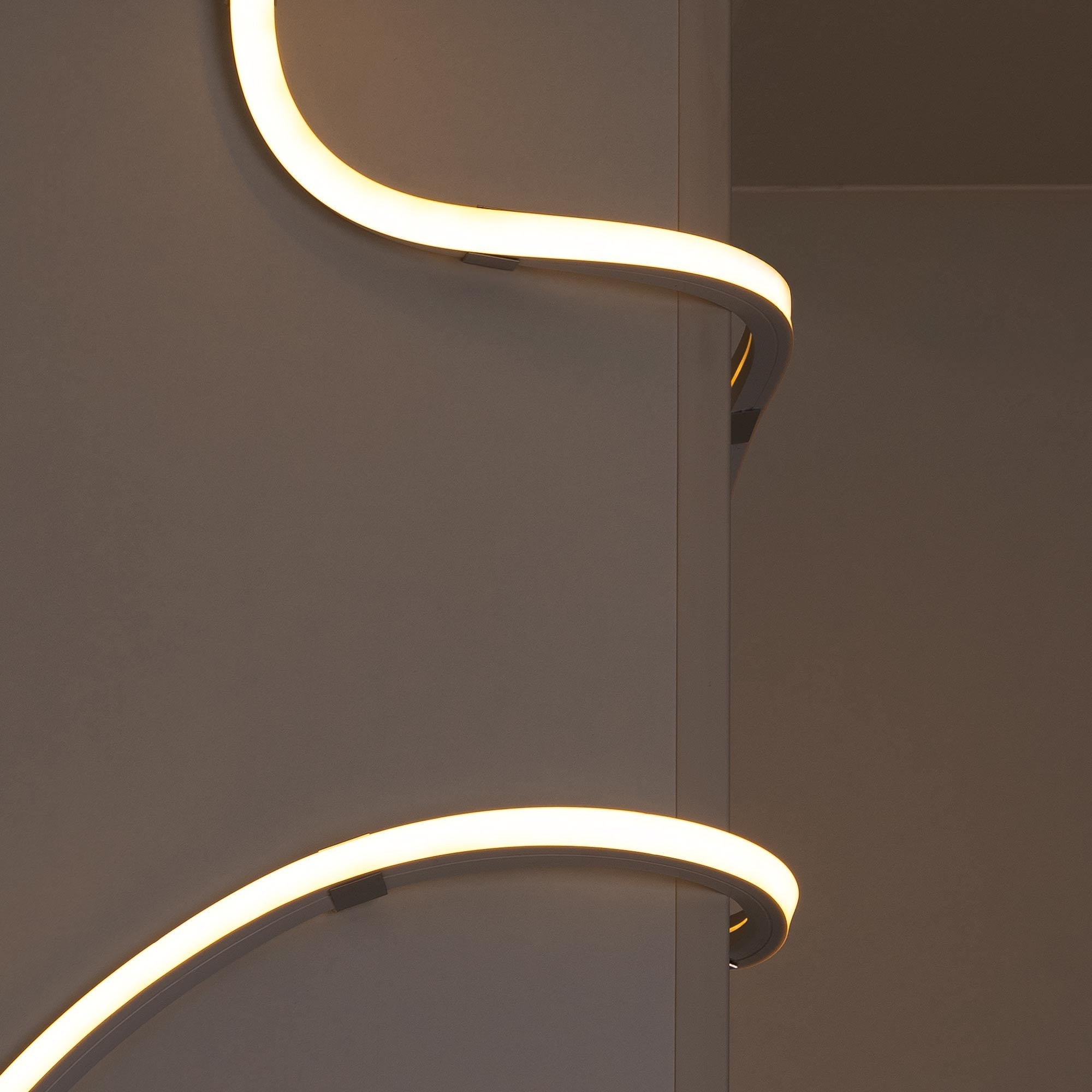 Neón LED flexible 3D  24V DC - 16x16mm - 5 metros - Kit completo - 12W/m - IP67 - Curvatura vertical y horizontal