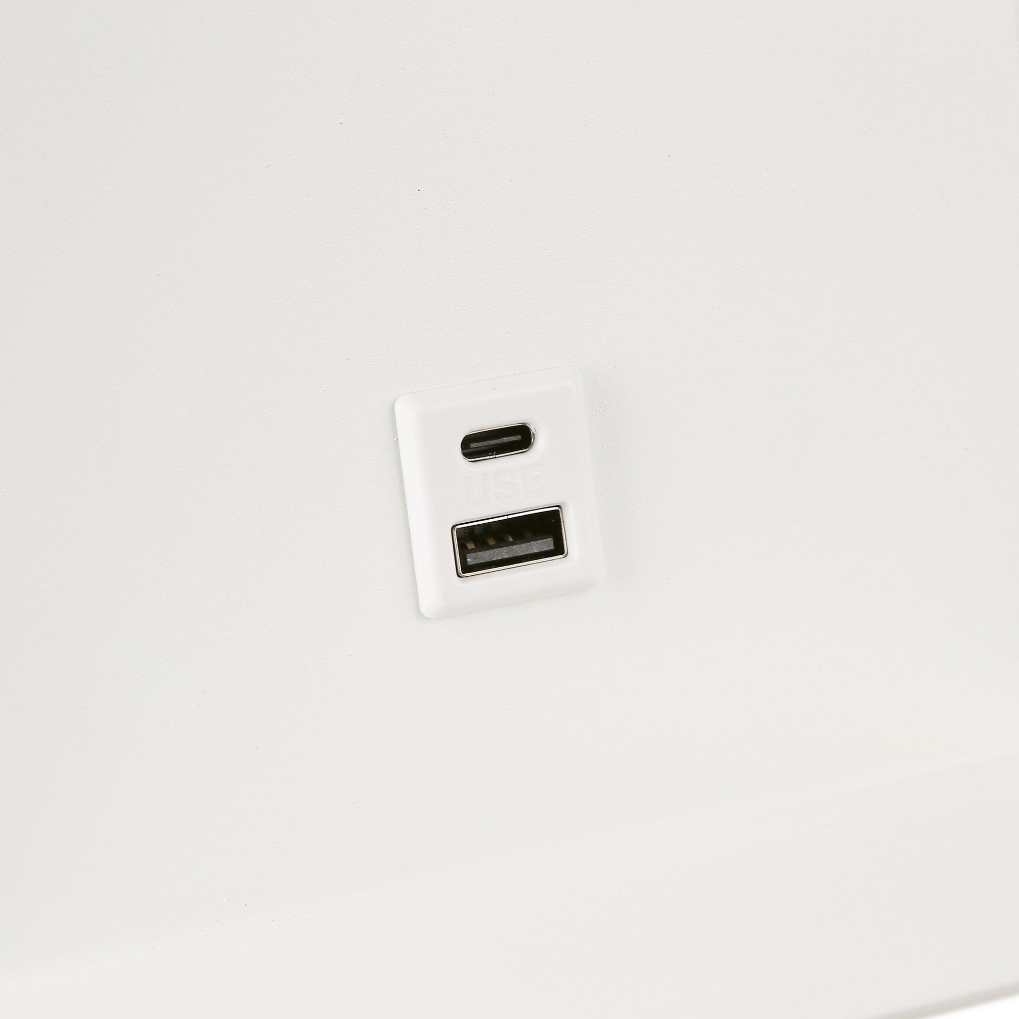 Aplique de pared para lectura "BASKOP" - Puerto USB + USB-C - 6W