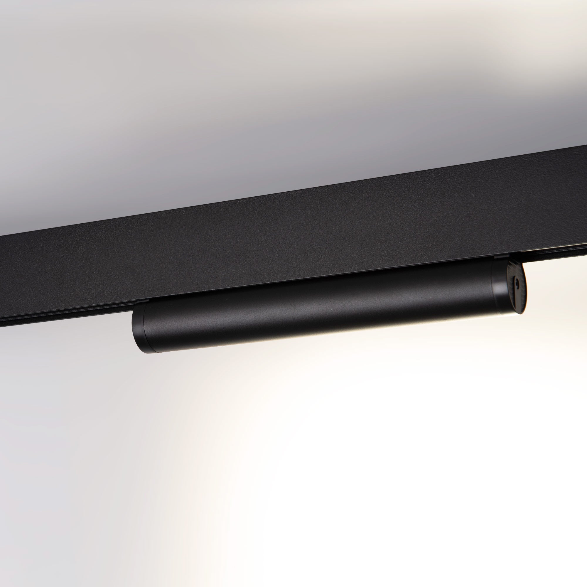 Foco lineal orientable para carril magnético 48V- 12W - Chip OSRAM - UGR18 - CRI90