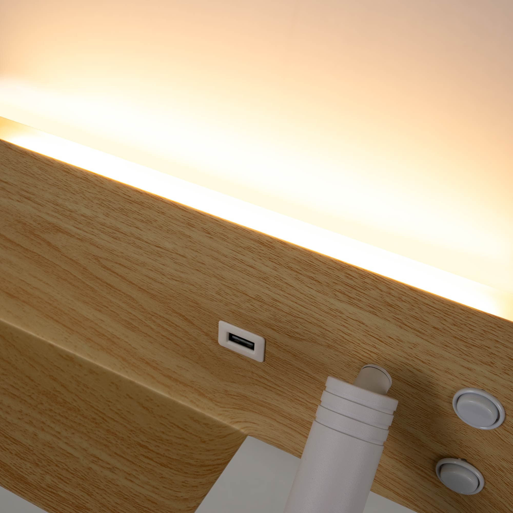 Aplique de pared para lectura con puerto USB "Kerta" - Iluminación doble - 3W+7W