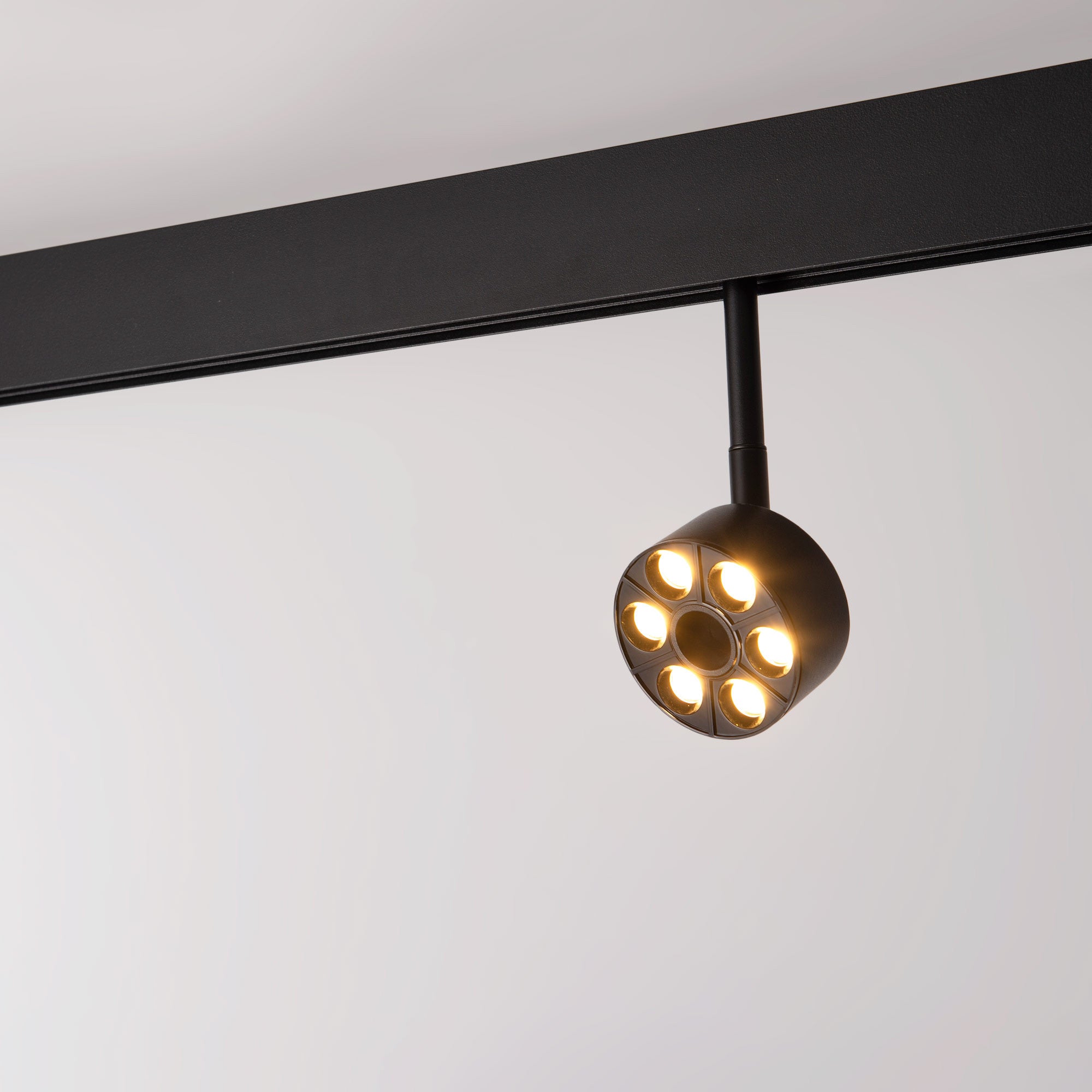 Luminaria circular LED para carril magnético 48V - Ø7cm - 6W - CRI90 - UGR18 - OSRAM