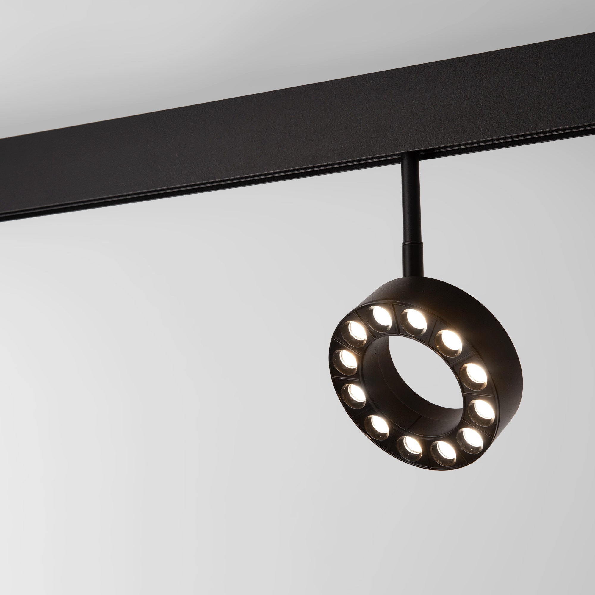 Luminaria circular LED para carril magnético 48V - Ø11,5cm - 12W - CRI90 - UGR18 - OSRAM