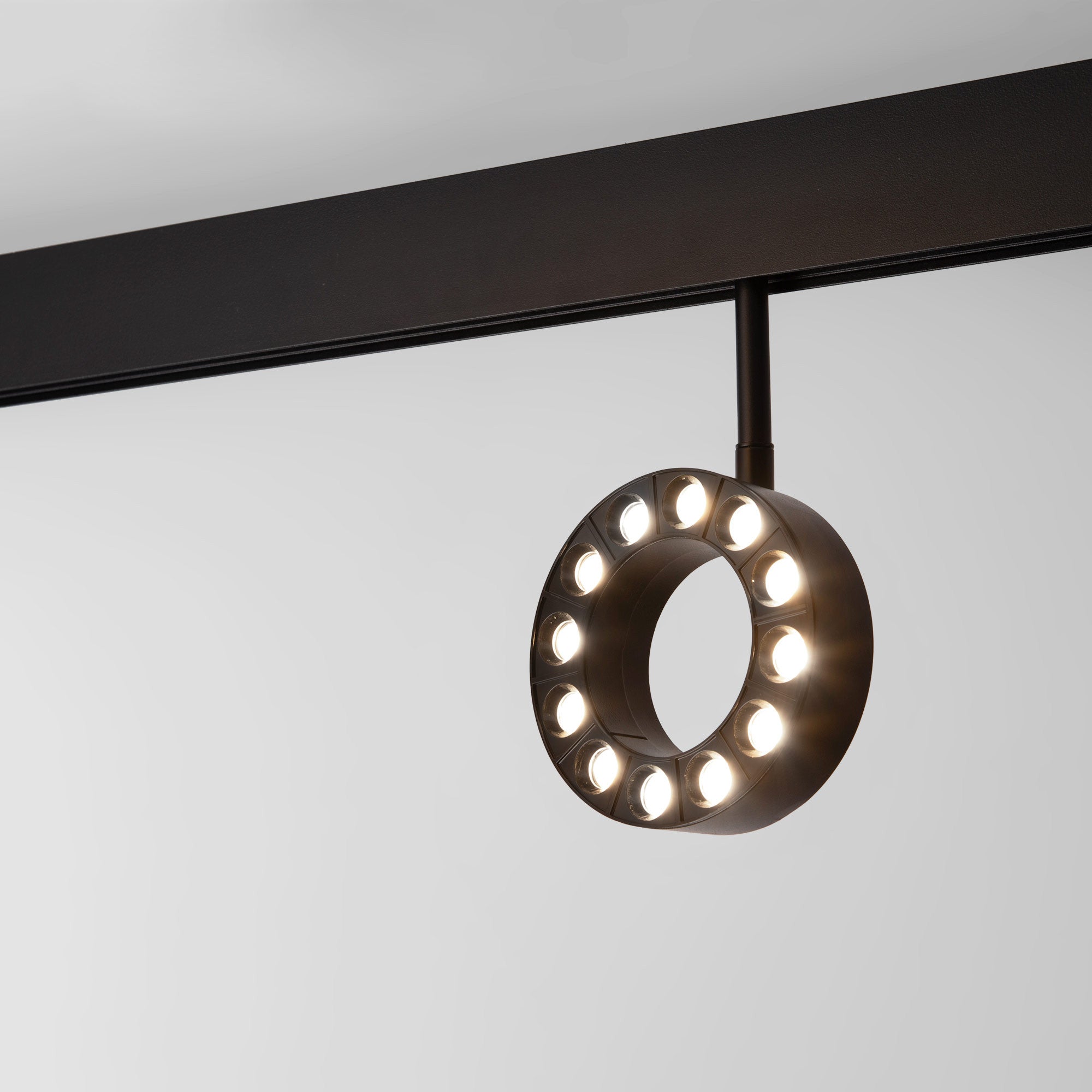 Luminaria circular LED para carril magnético 48V - Ø11,5cm - 12W - CRI90 - UGR18 - OSRAM