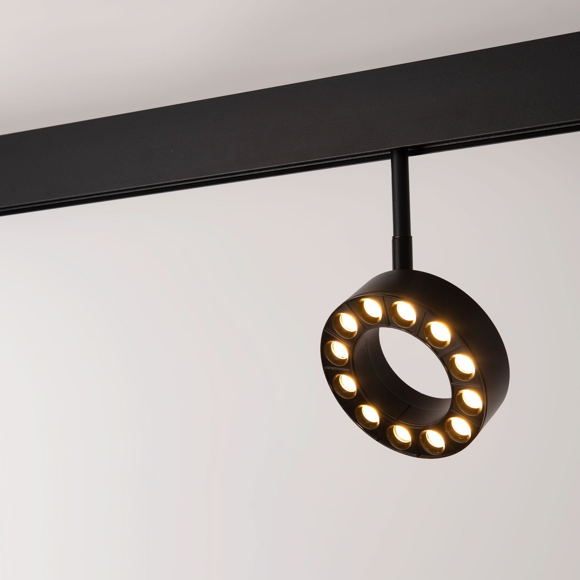 Luminaria circular LED para carril magnético 48V - Ø11,5cm - 12W - CRI90 - UGR18 - OSRAM