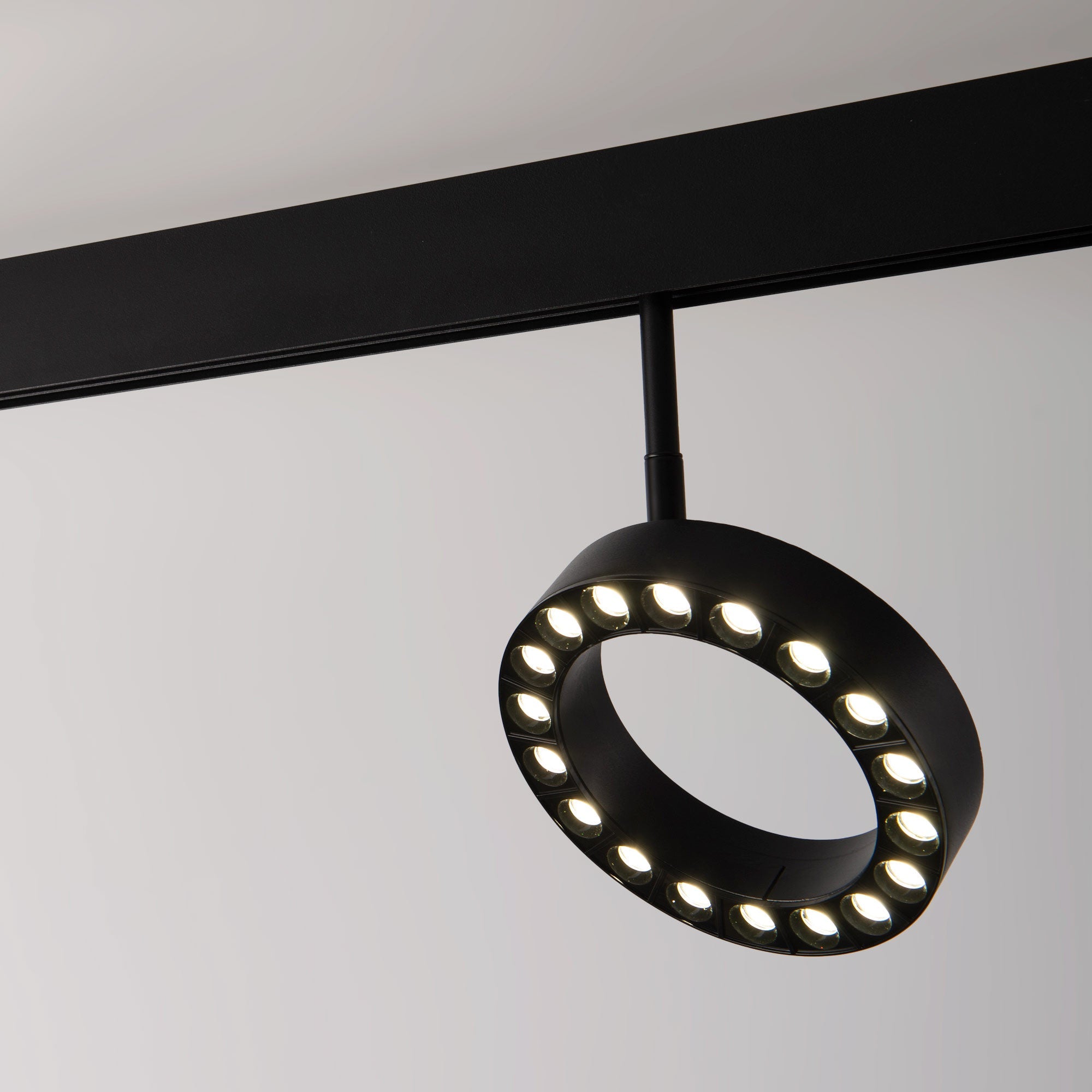 Luminaria circular LED para carril magnético 48V - Ø16cm - 18W - CRI90 - UGR18 - OSRAM