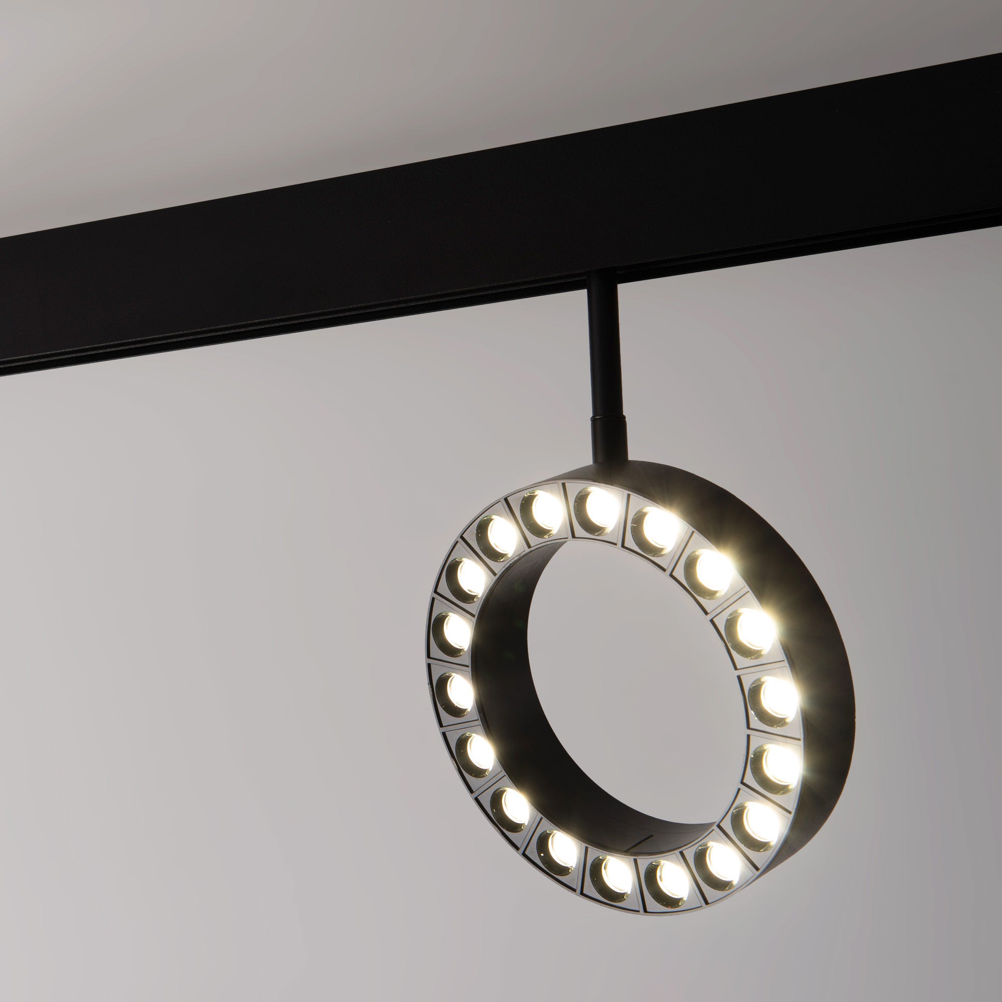 Luminaria circular LED para carril magnético 48V - Ø16cm - 18W - CRI90 - UGR18 - OSRAM