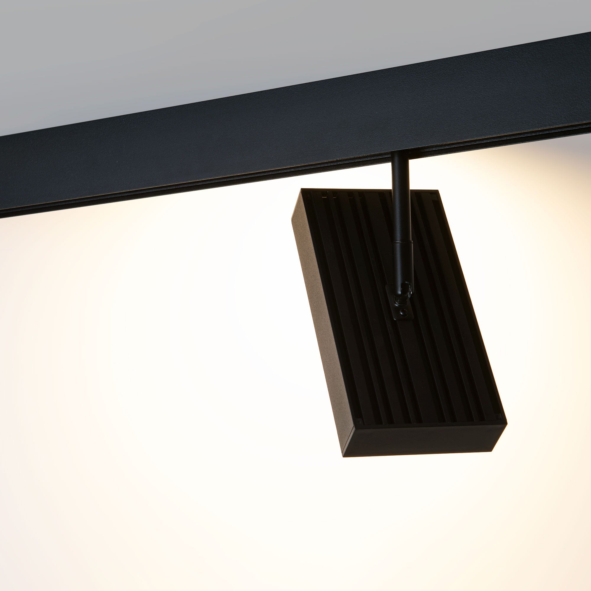 Luminaria cuadrada LED para carril magnético 48V - 18W - CRI90 - OSRAM