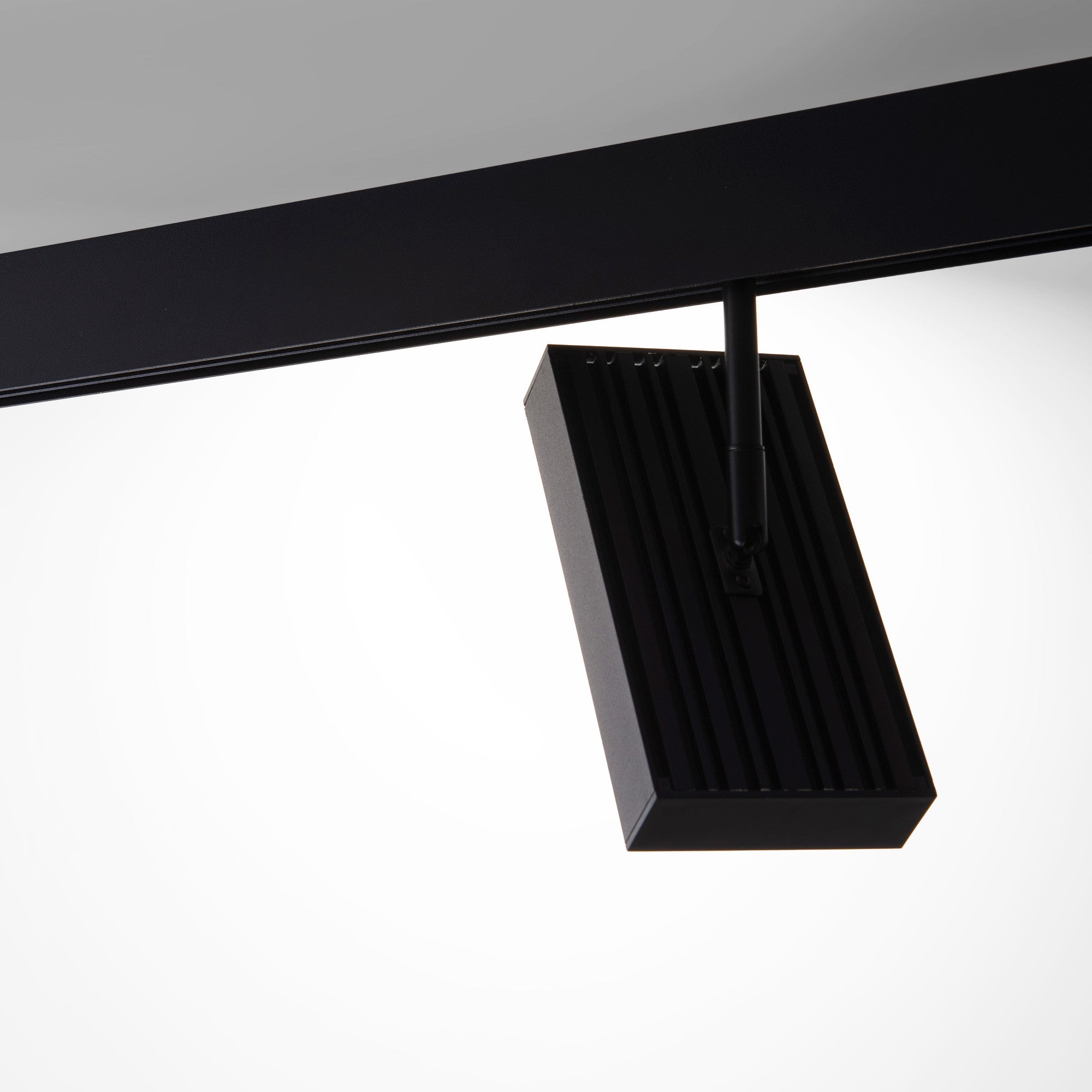 Luminaria cuadrada LED para carril magnético 48V - 18W - CRI90 - OSRAM