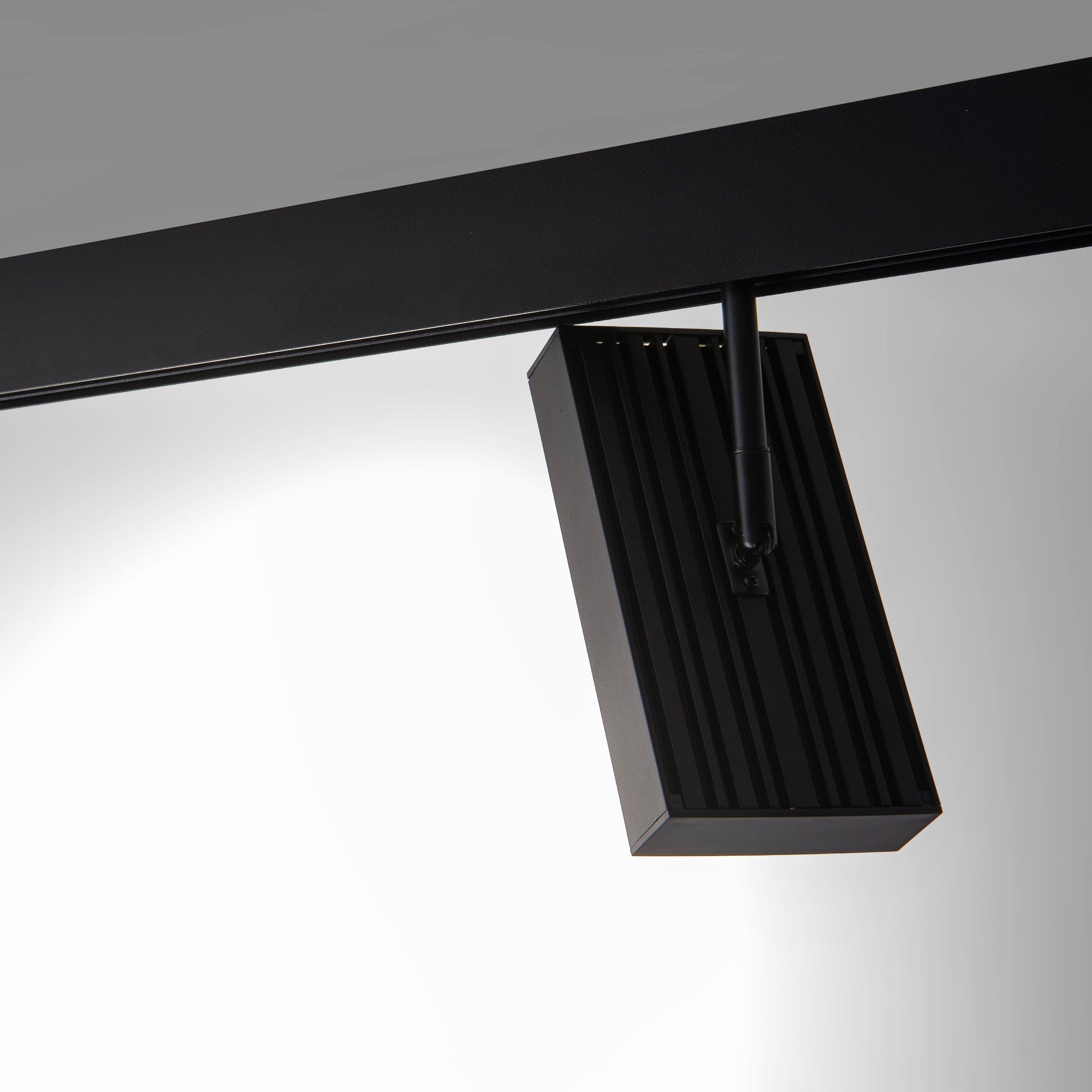 Luminaria cuadrada LED para carril magnético 48V - 18W - CRI90 - UGR18 - OSRAM