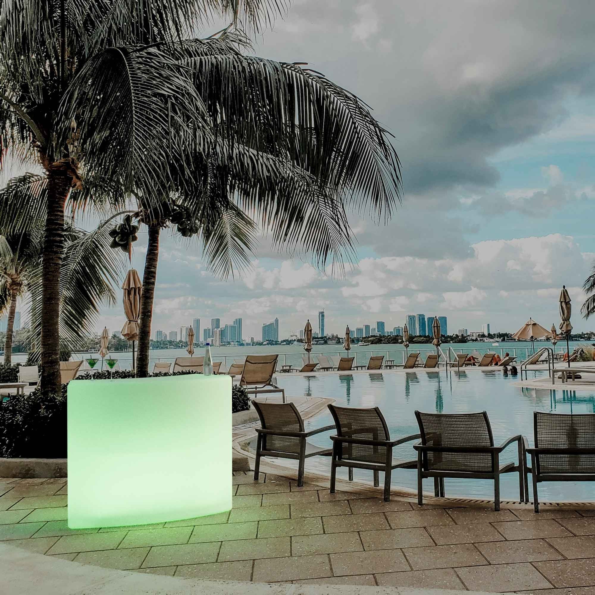 Barra de bar LED RGBW - 2 x 5W - Recargable - Diseño curvo